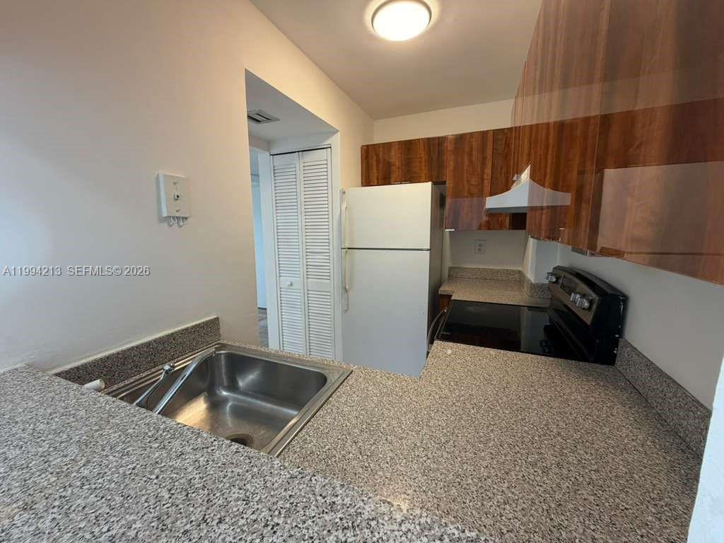 FONTAINEBLEAU GARDENS CON - Residential Lease