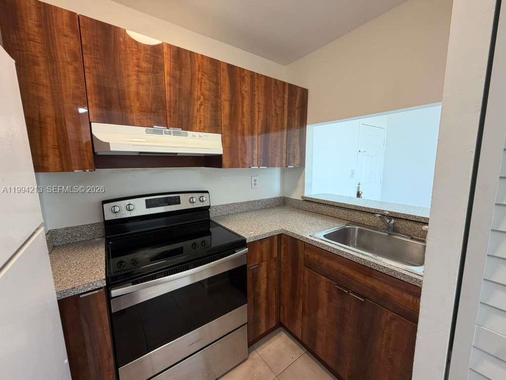 FONTAINEBLEAU GARDENS CON - Residential Lease