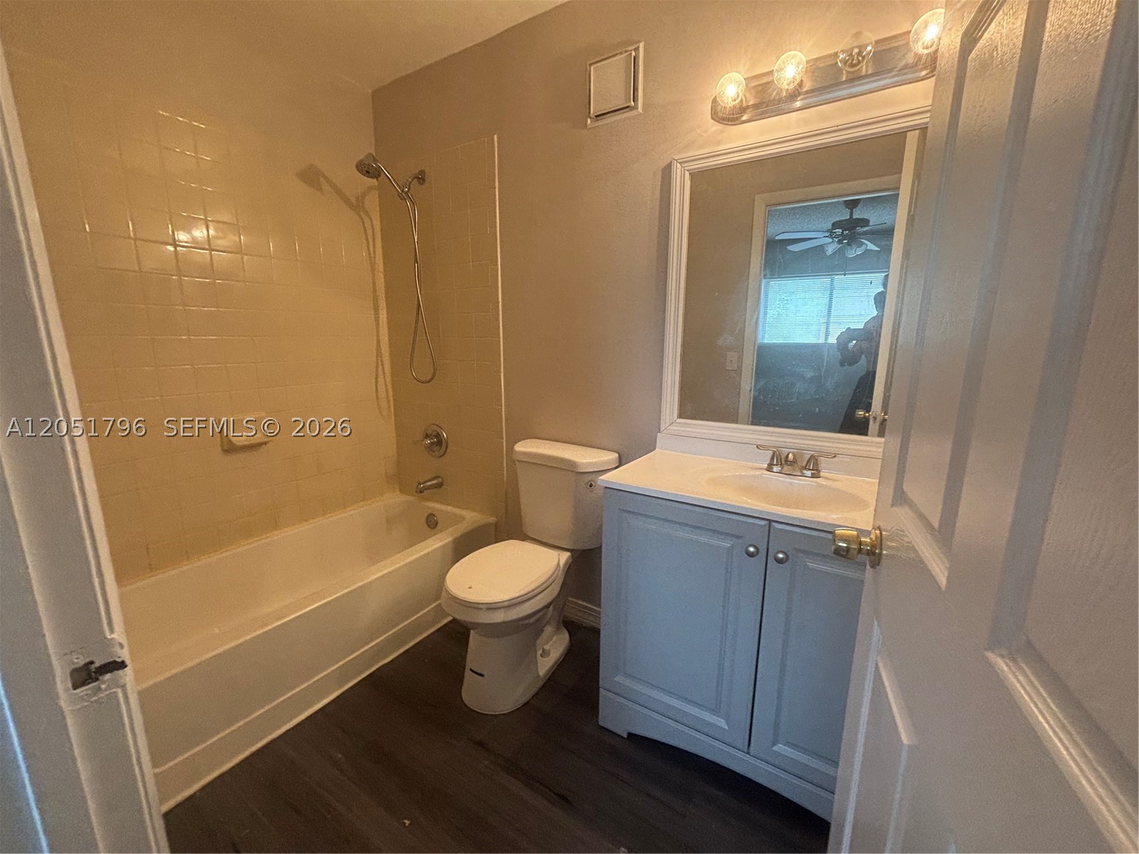 PALMS OF PEMBROKE CONDO - Residential Lease