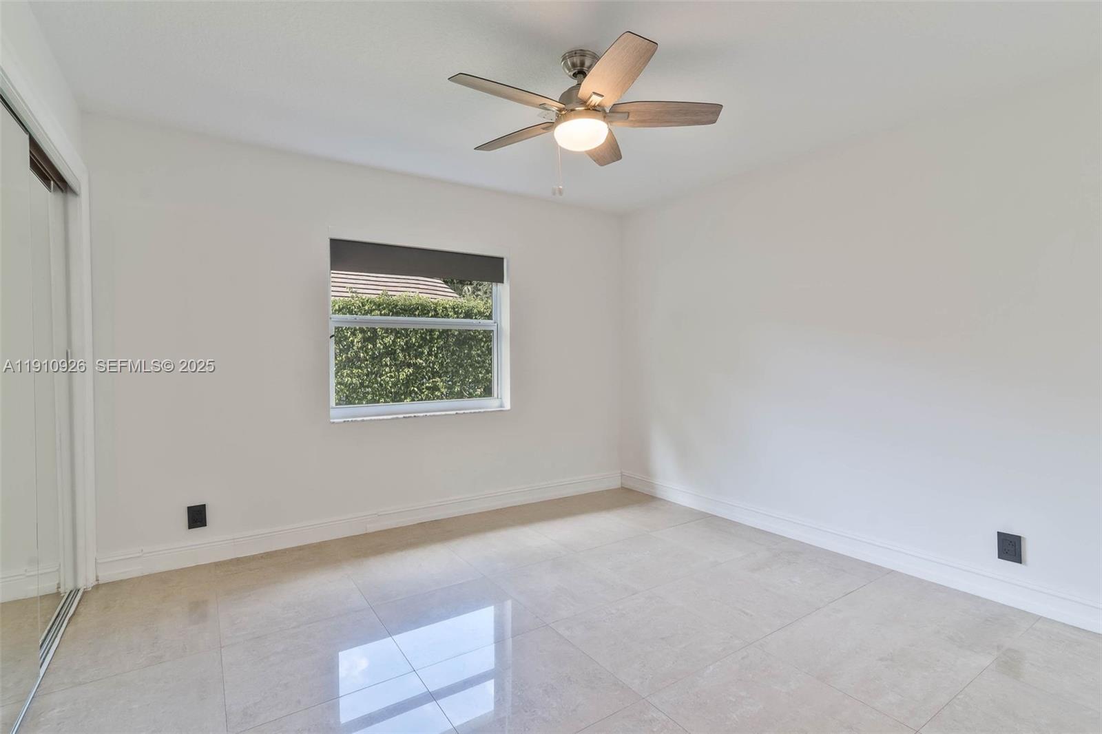 COUNTRY ISLES - Residential Lease