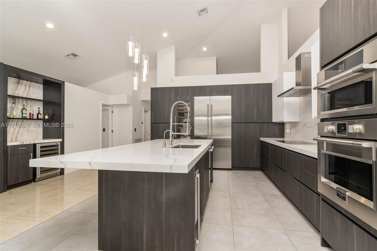 COUNTRY ISLES - Residential Lease