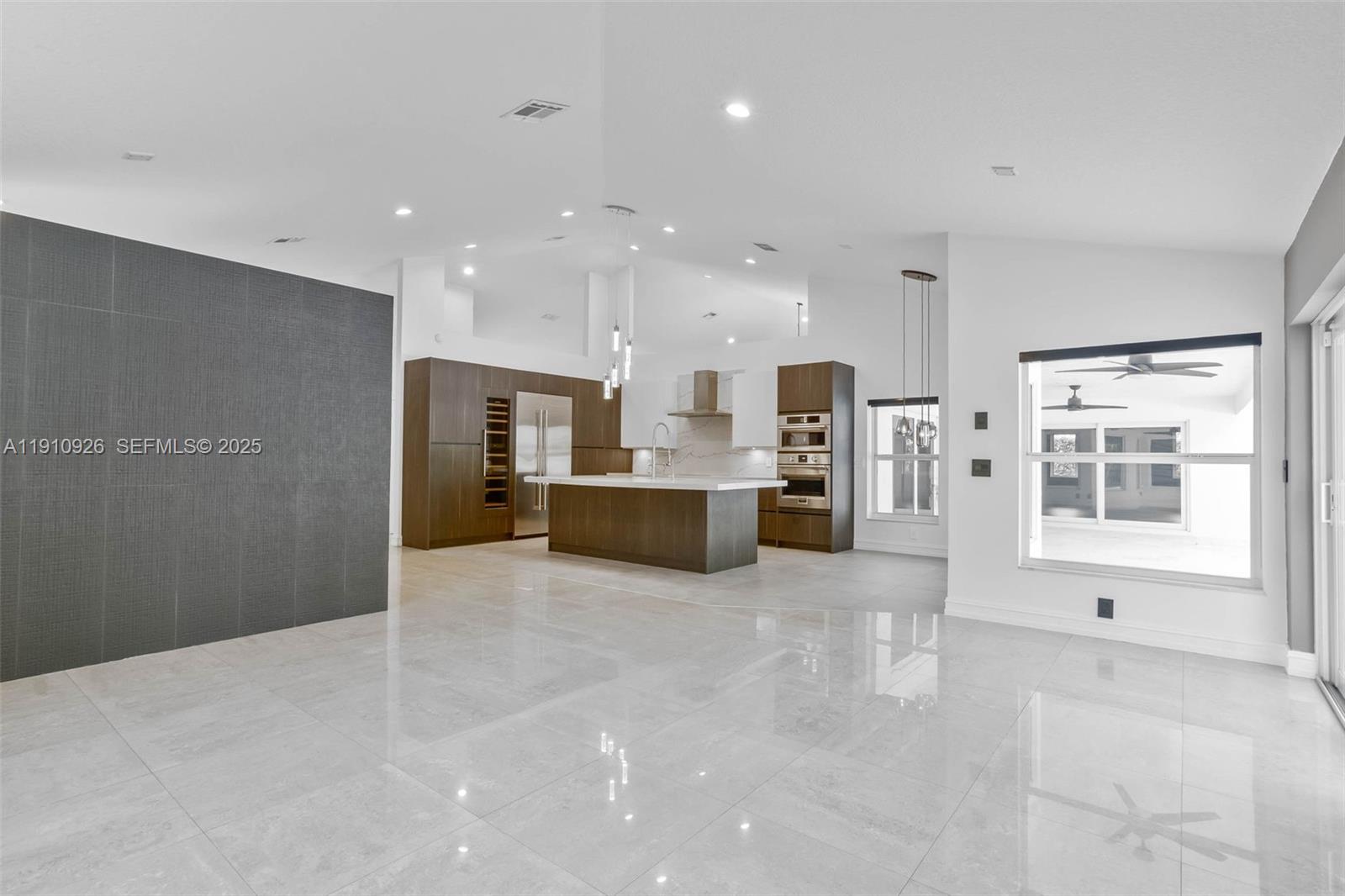 COUNTRY ISLES - Residential Lease