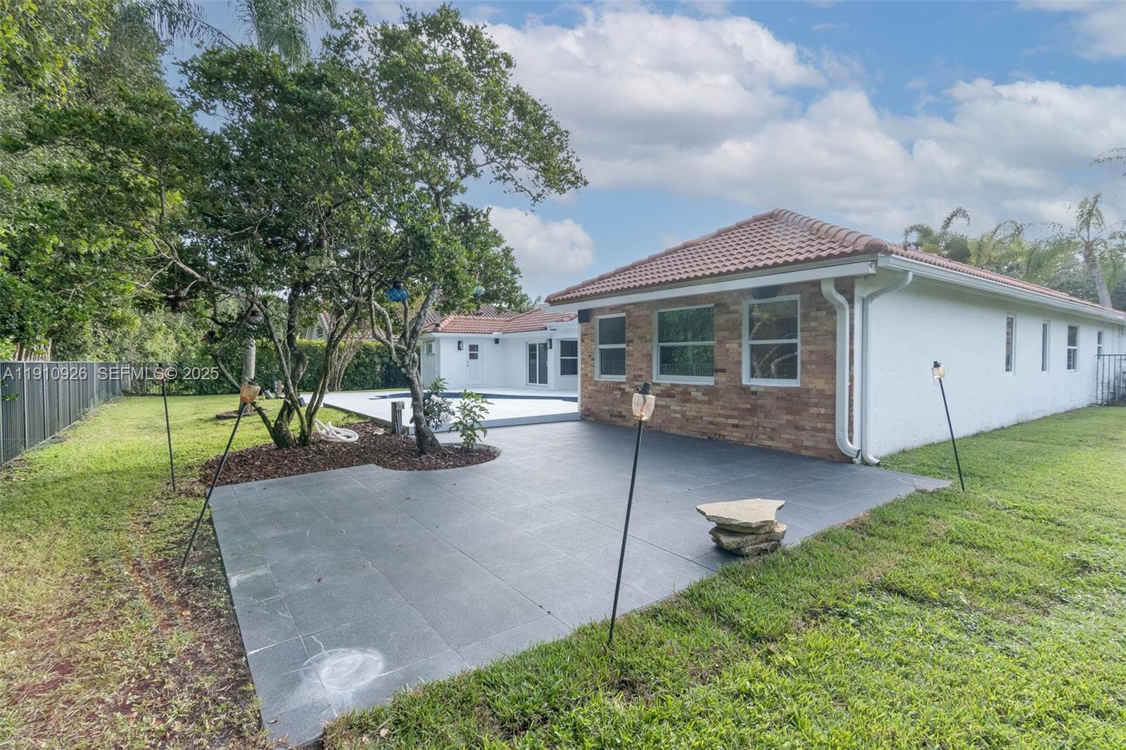 COUNTRY ISLES - Residential Lease