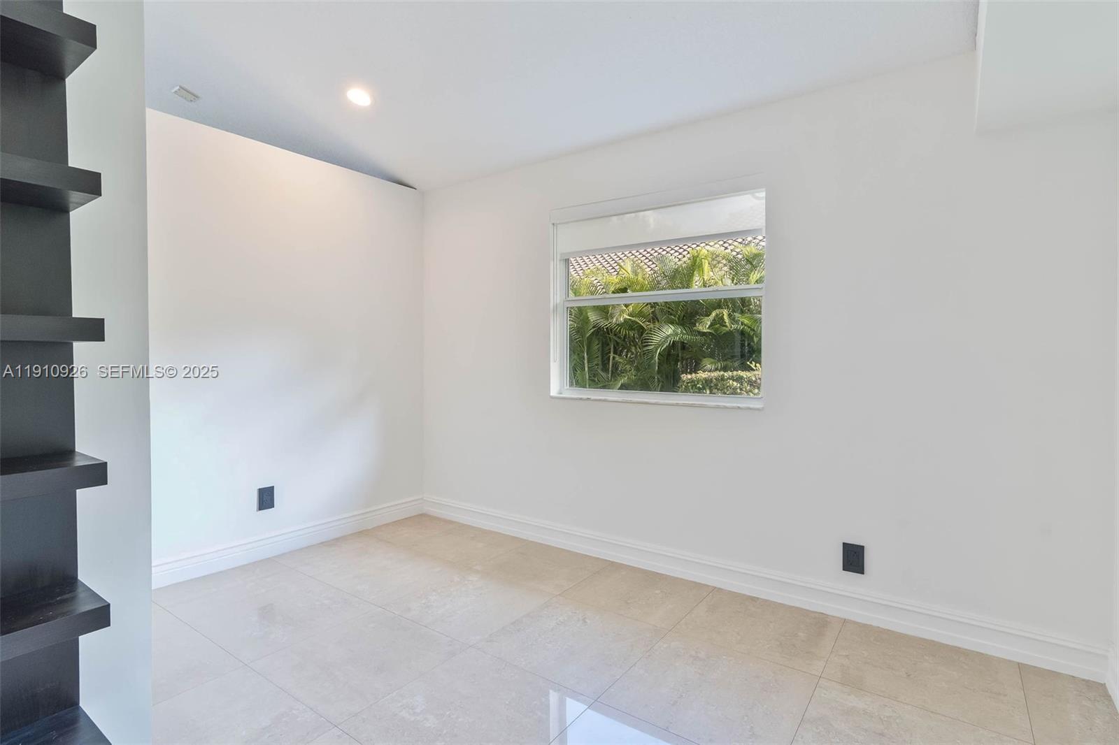 COUNTRY ISLES - Residential Lease