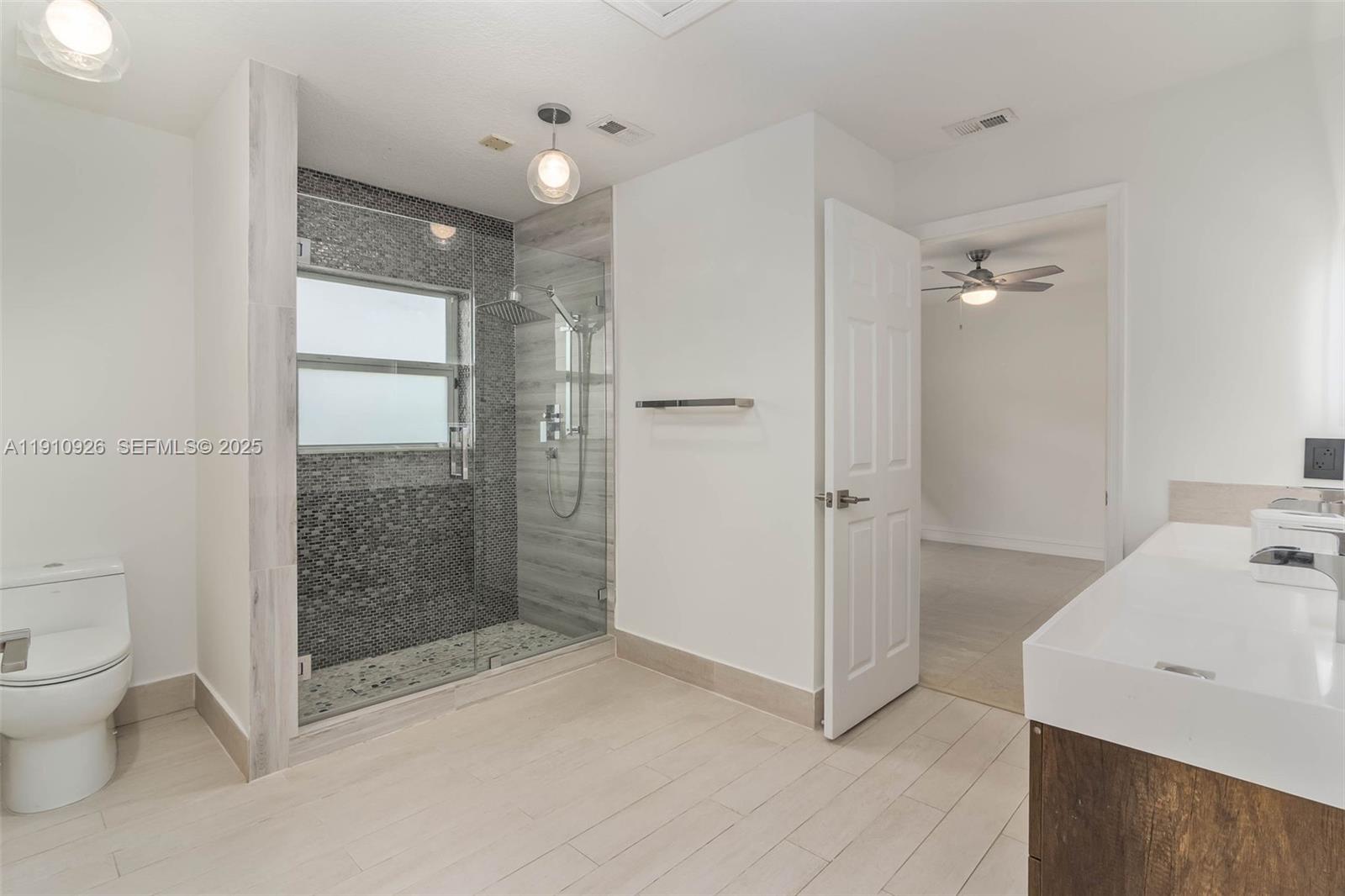 COUNTRY ISLES - Residential Lease