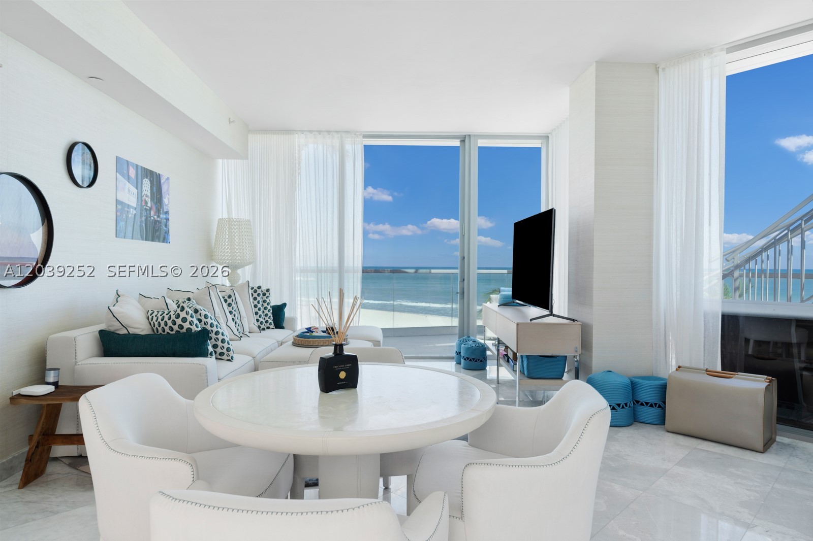 TURNBERRY OCEAN CLUB - Residential