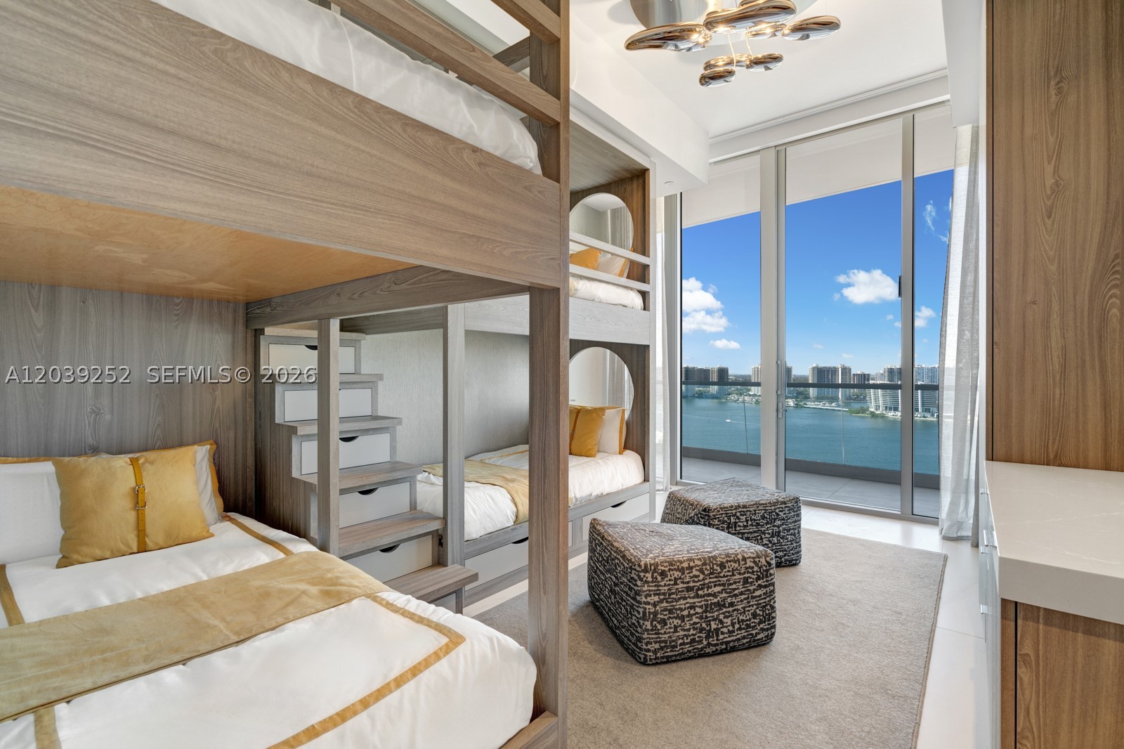 TURNBERRY OCEAN CLUB - Residential