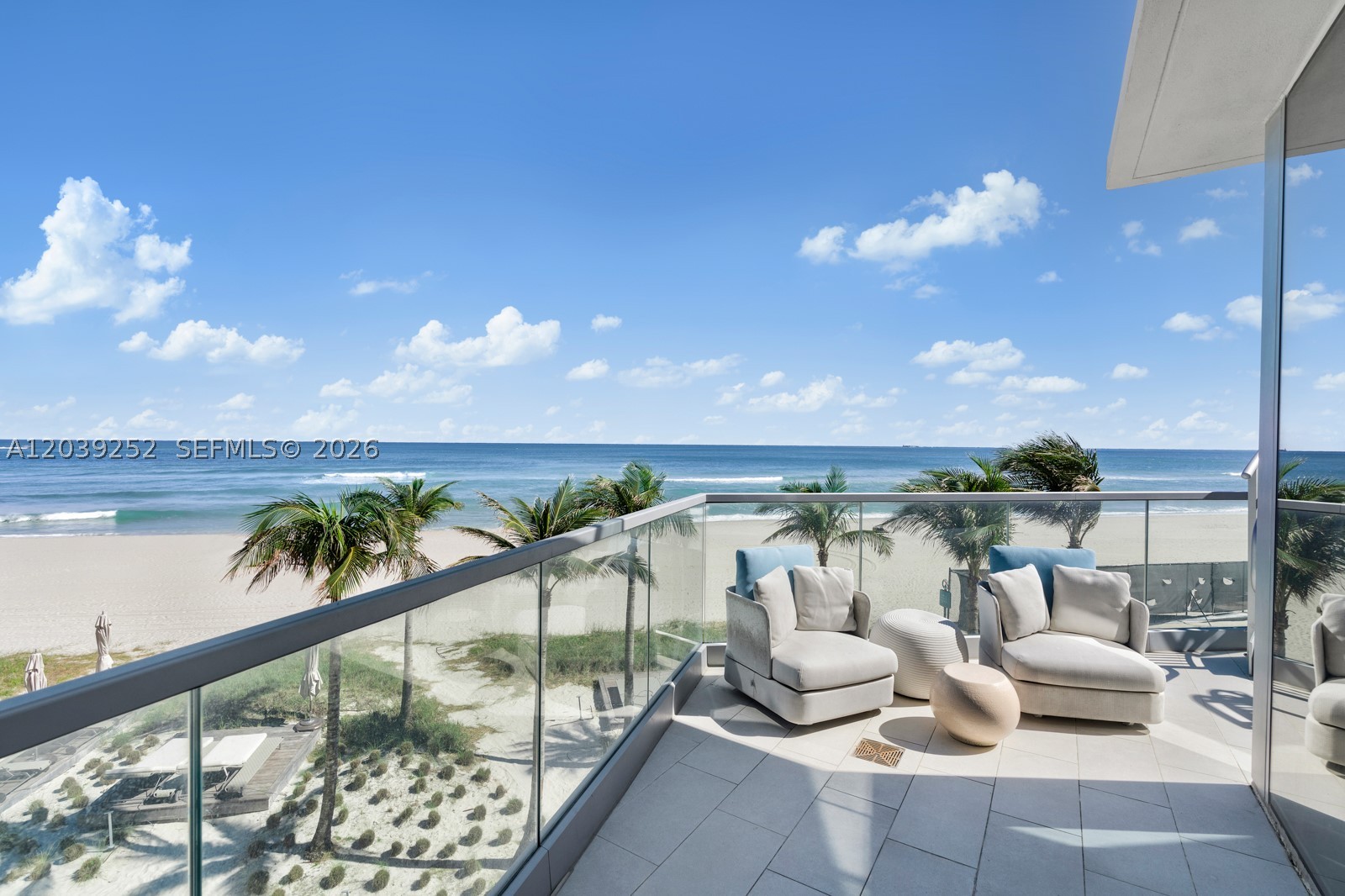 TURNBERRY OCEAN CLUB - Residential