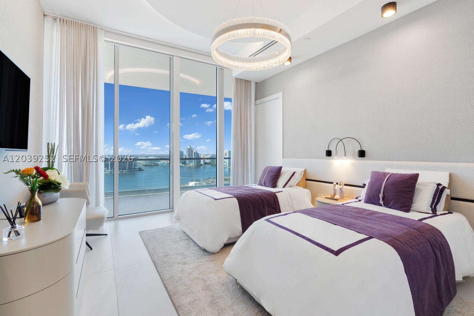 TURNBERRY OCEAN CLUB - Residential