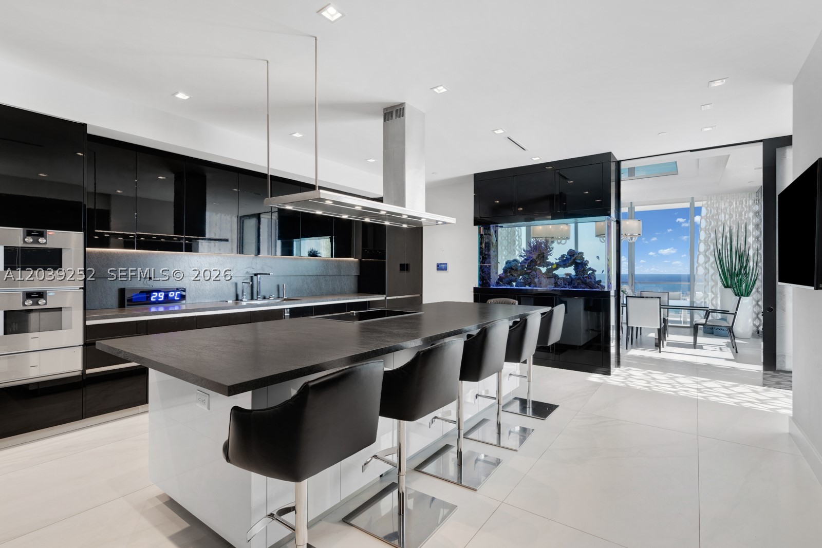 TURNBERRY OCEAN CLUB - Residential