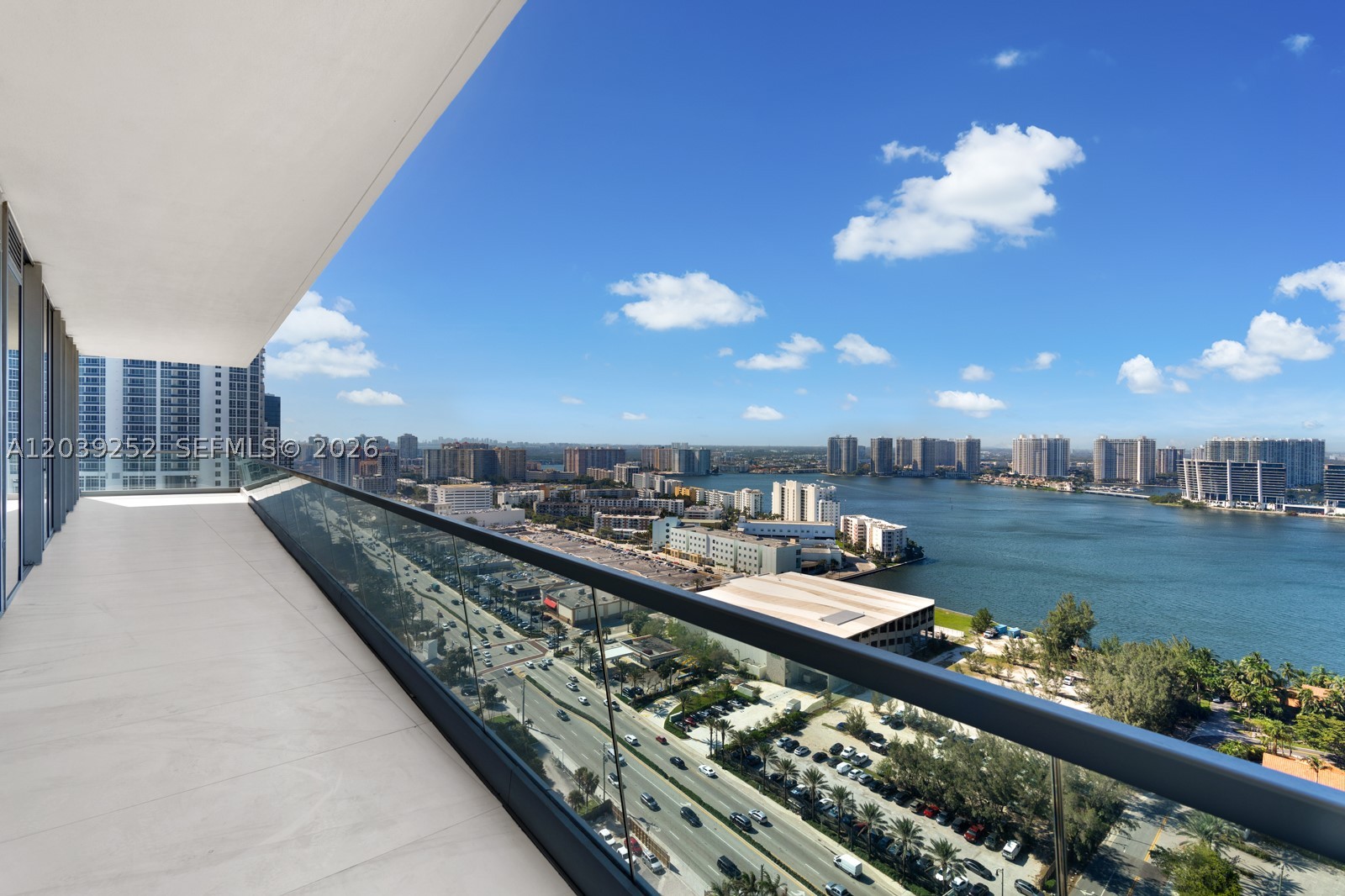 TURNBERRY OCEAN CLUB - Residential