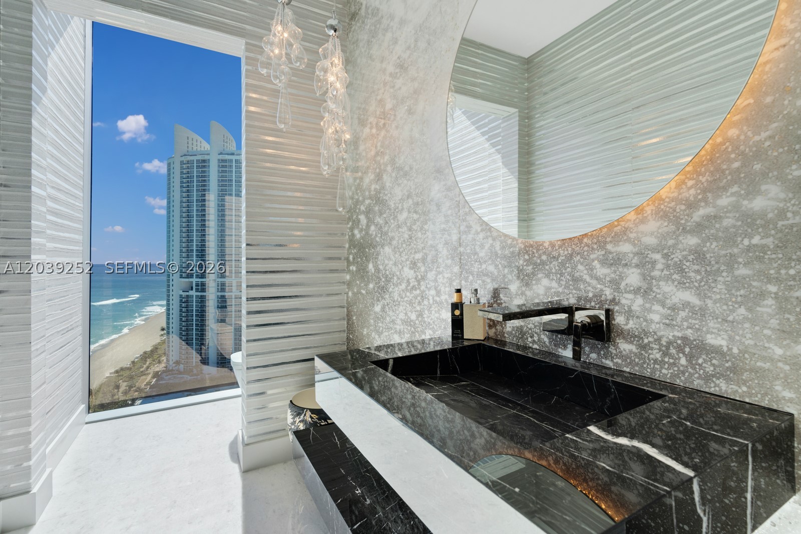 TURNBERRY OCEAN CLUB - Residential