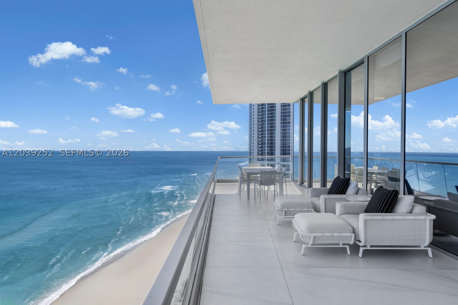 TURNBERRY OCEAN CLUB - Residential