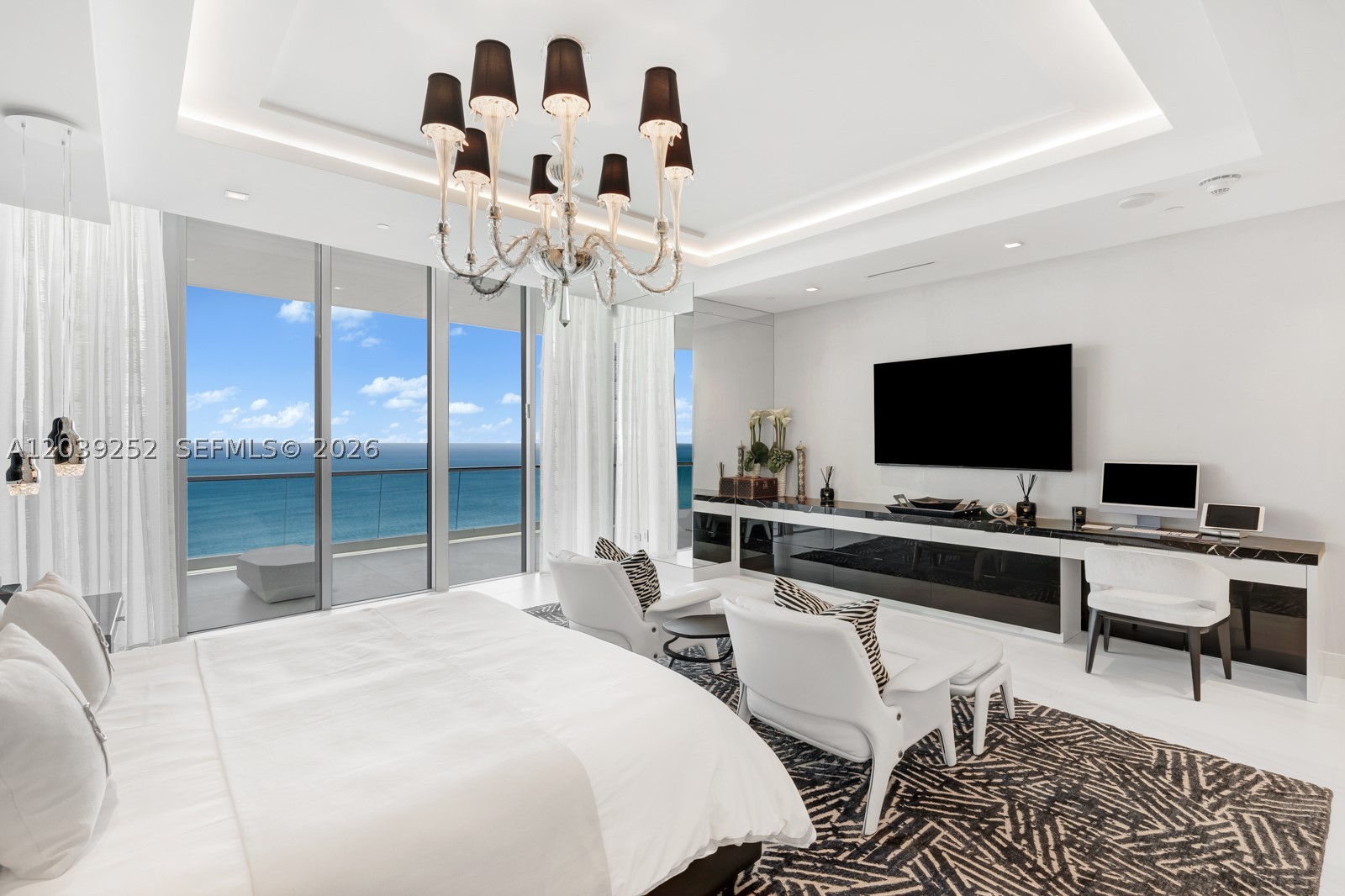TURNBERRY OCEAN CLUB - Residential
