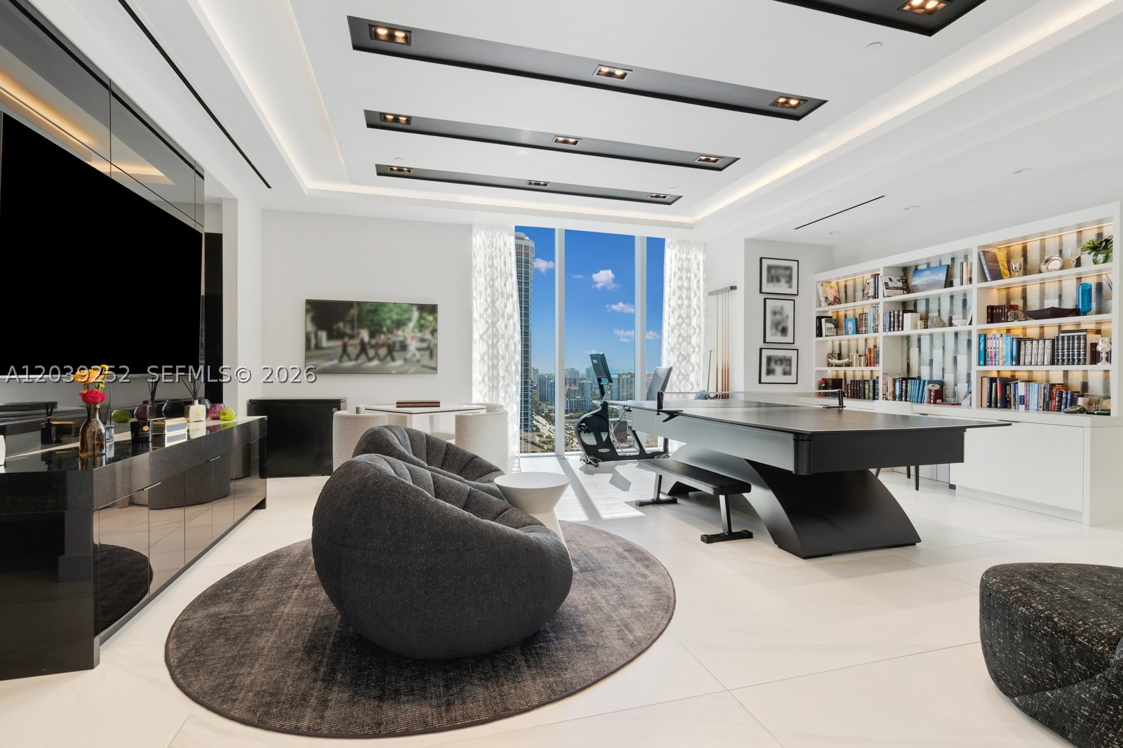 TURNBERRY OCEAN CLUB - Residential