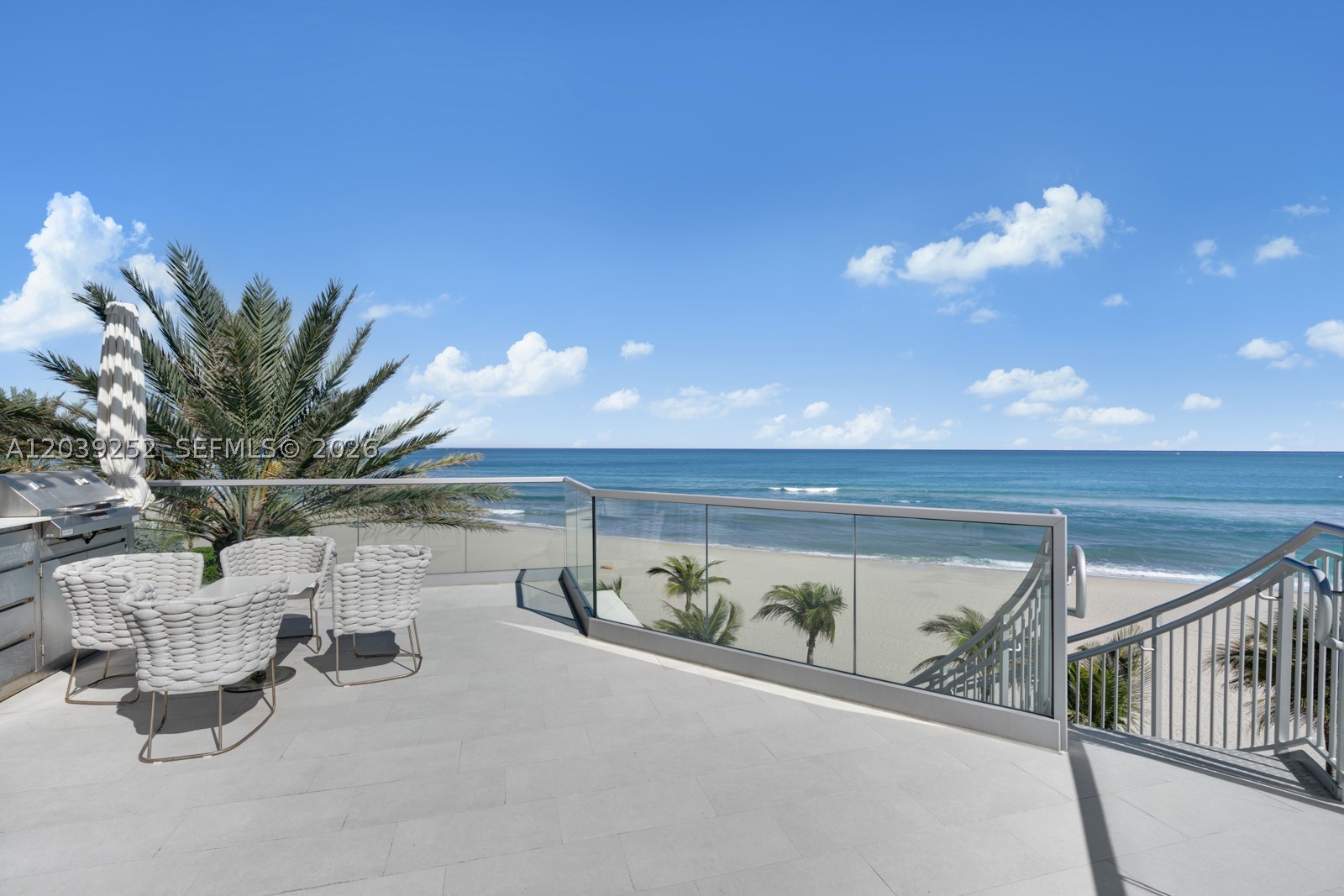 TURNBERRY OCEAN CLUB - Residential