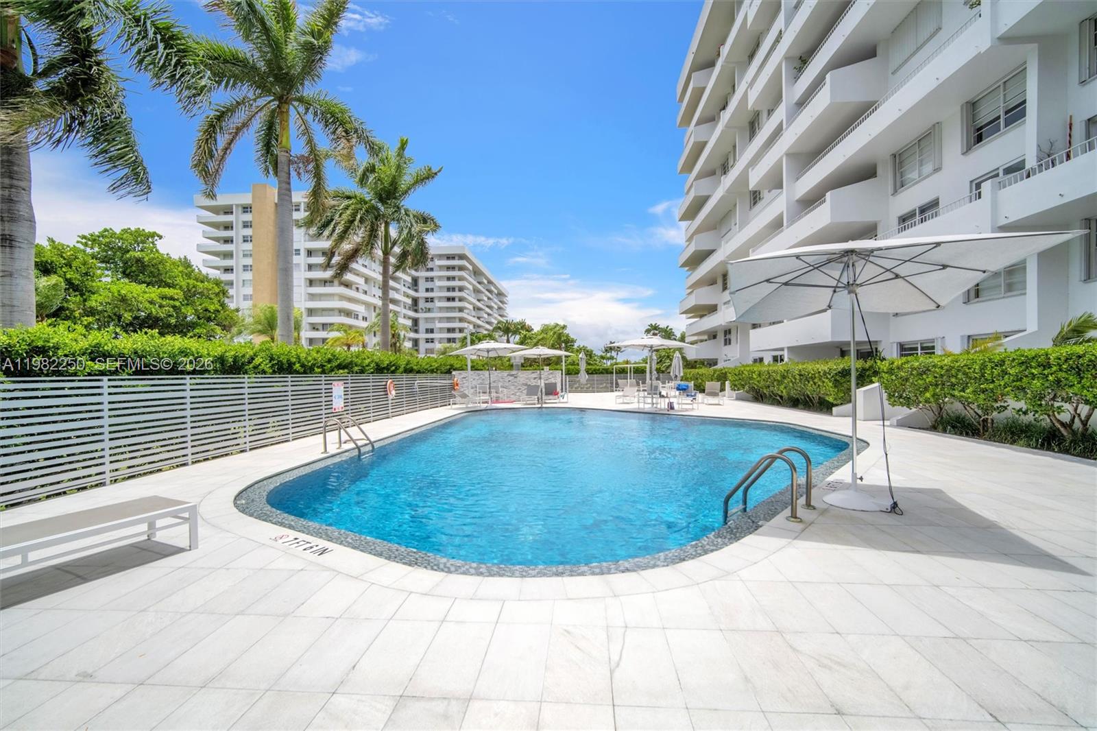 COMMODORE CLUB SOUTH COND - Residential