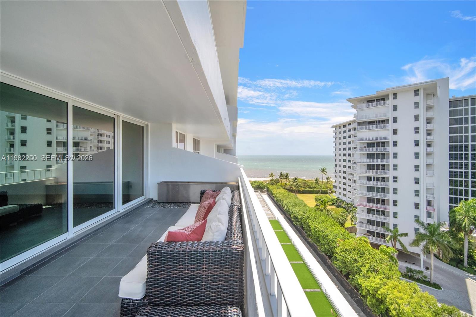 COMMODORE CLUB SOUTH COND - Residential