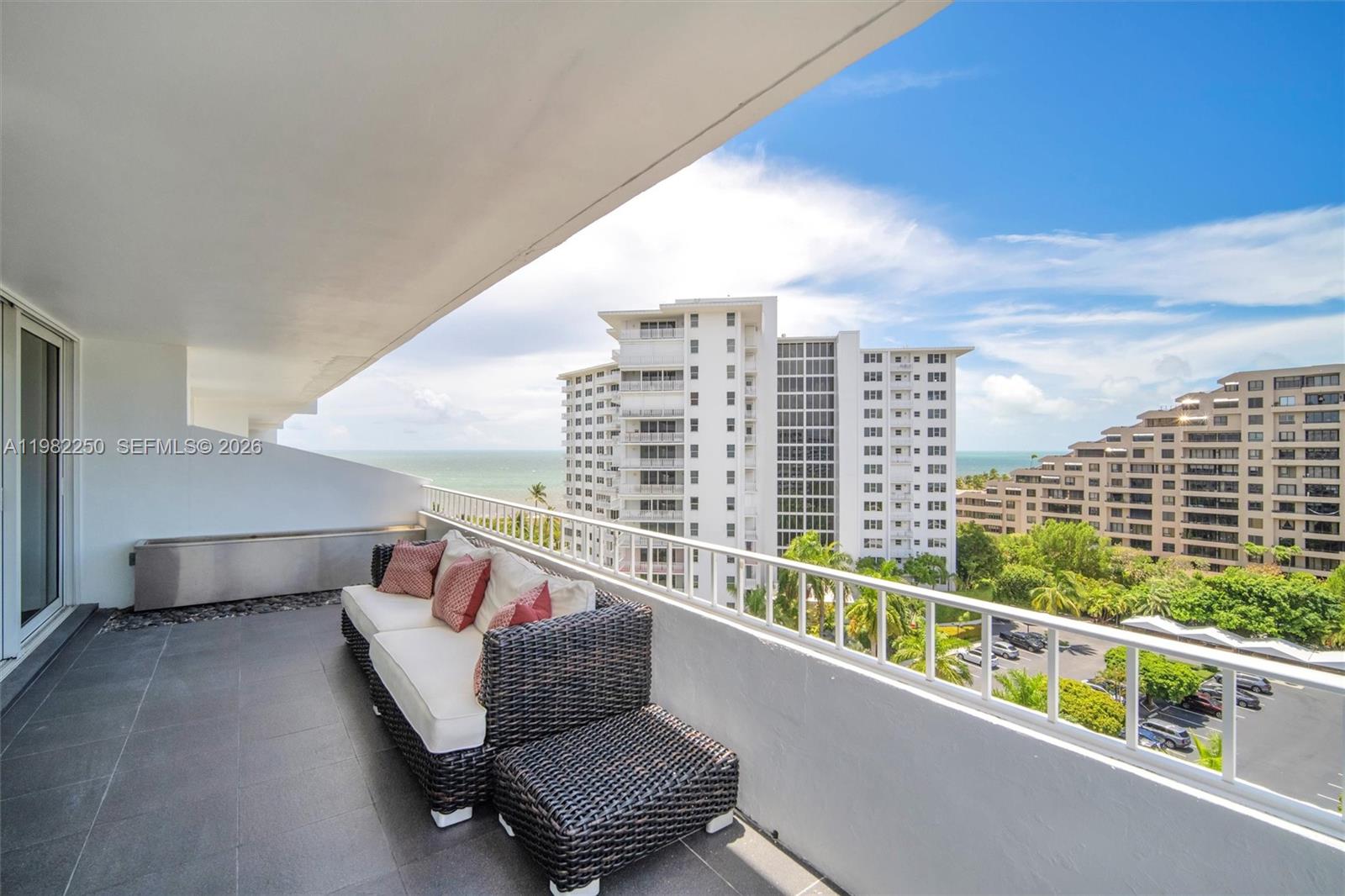 COMMODORE CLUB SOUTH COND - Residential