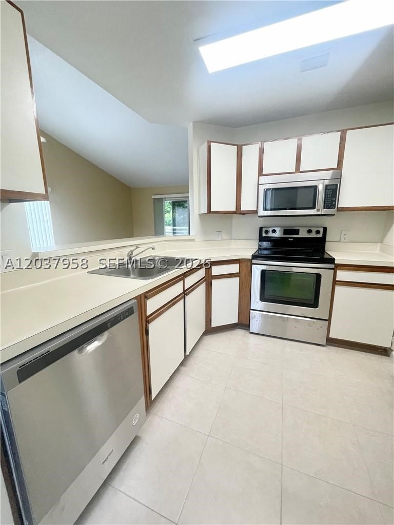 SUMMER LAKE - Residential Lease