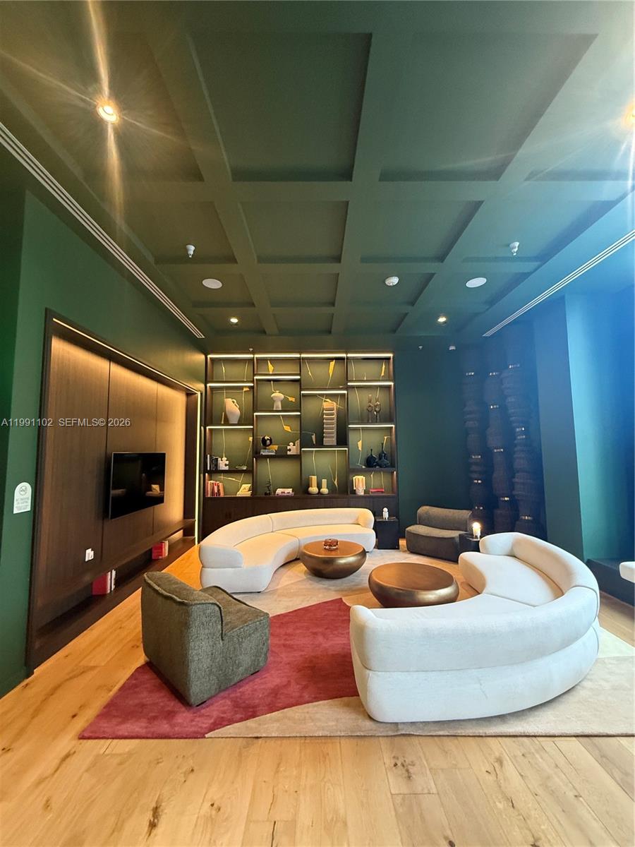 Studio at The Crosby – Miami Worldcenter
Live in the heart of Miami, in one of the most vibrant and connected areas of the city. This modern studio at The Crosby Residences combines design, comfort, and immediate access to everything that makes this metropolis unique.

Unbeatable location