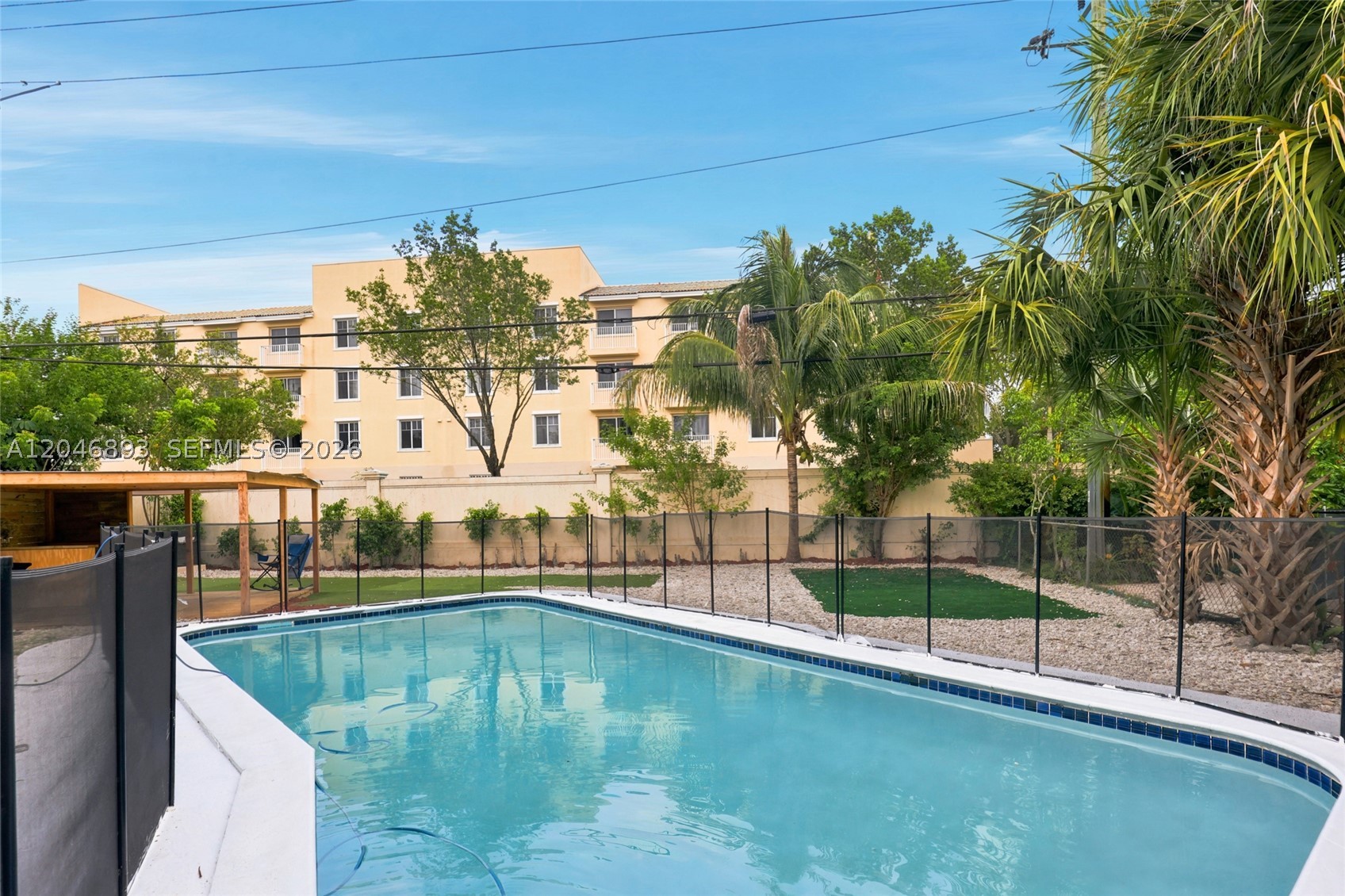 LAUDERDALE LAKES WEST GAT - Residential