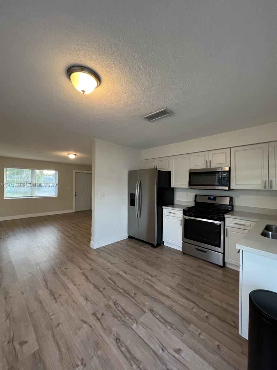 SUNRISE GOLF VILLAGE SEC - Residential Lease