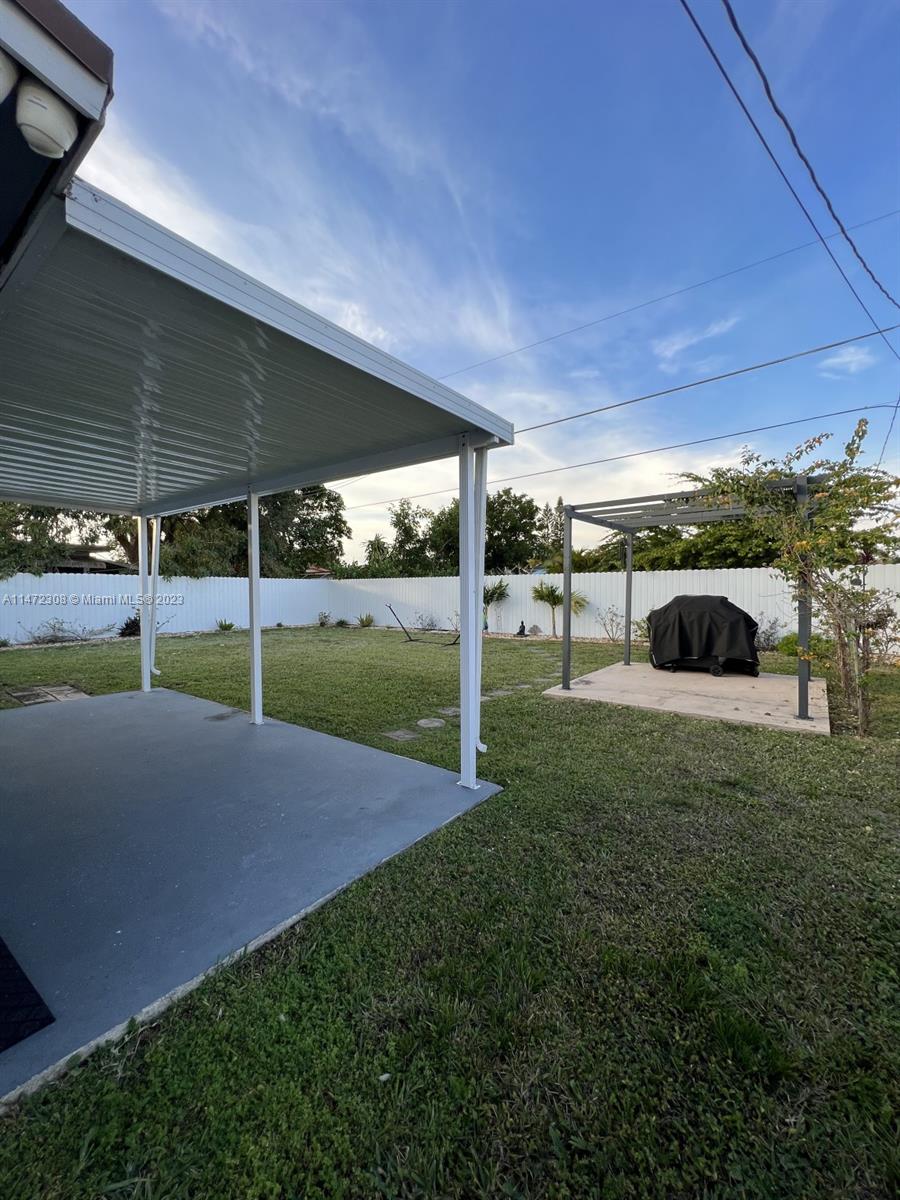 SUNRISE GOLF VILLAGE SEC - Residential Lease