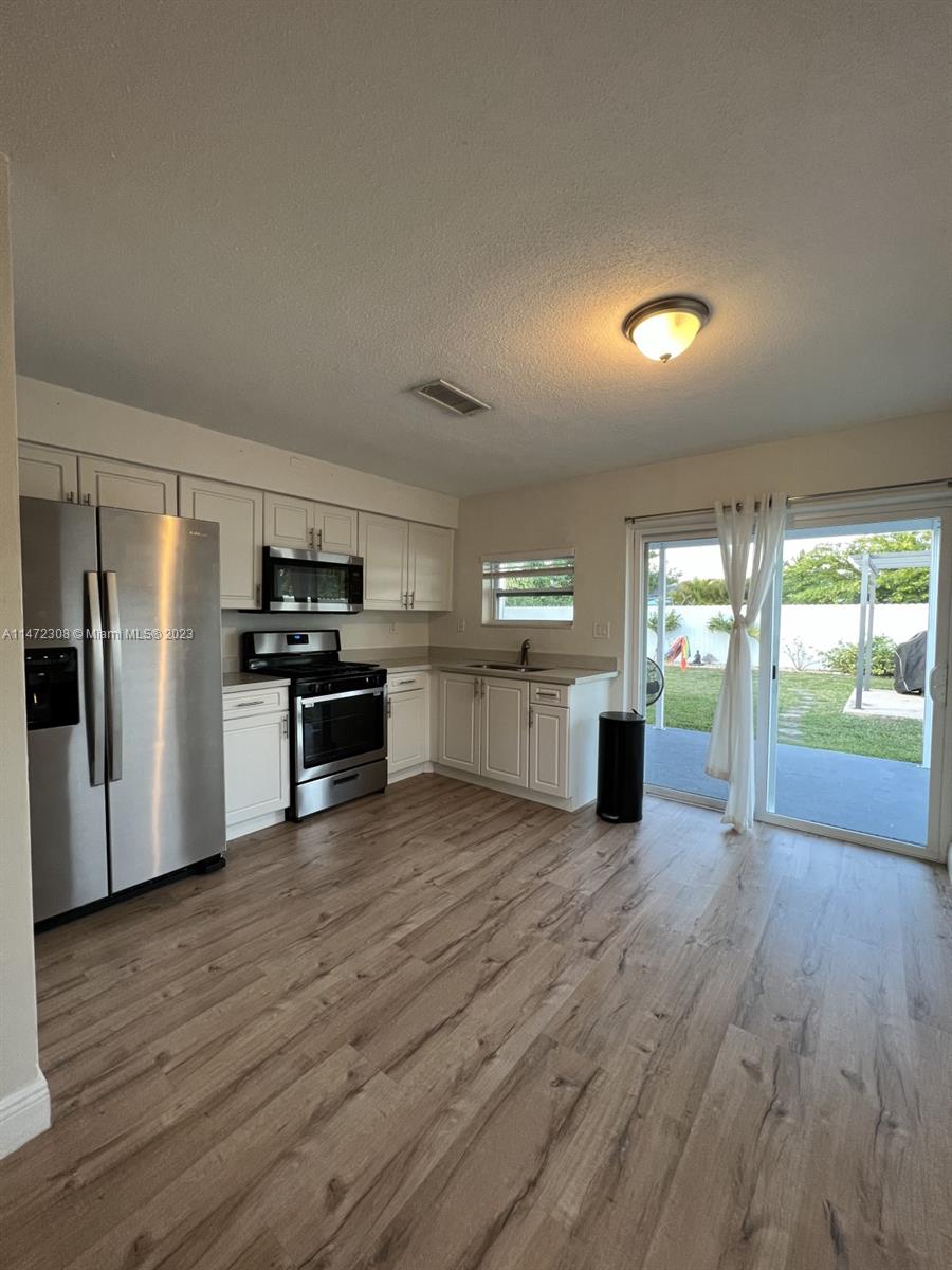 SUNRISE GOLF VILLAGE SEC - Residential Lease