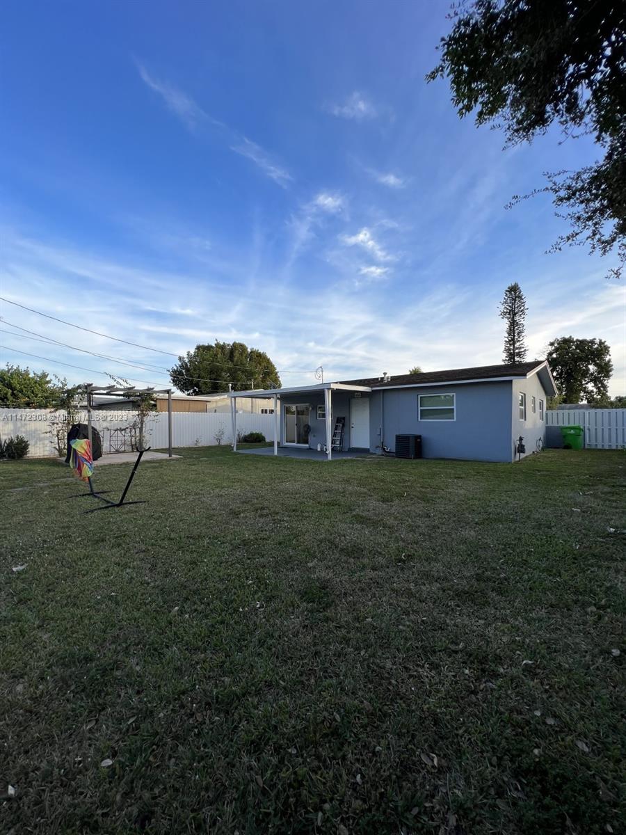 SUNRISE GOLF VILLAGE SEC - Residential Lease