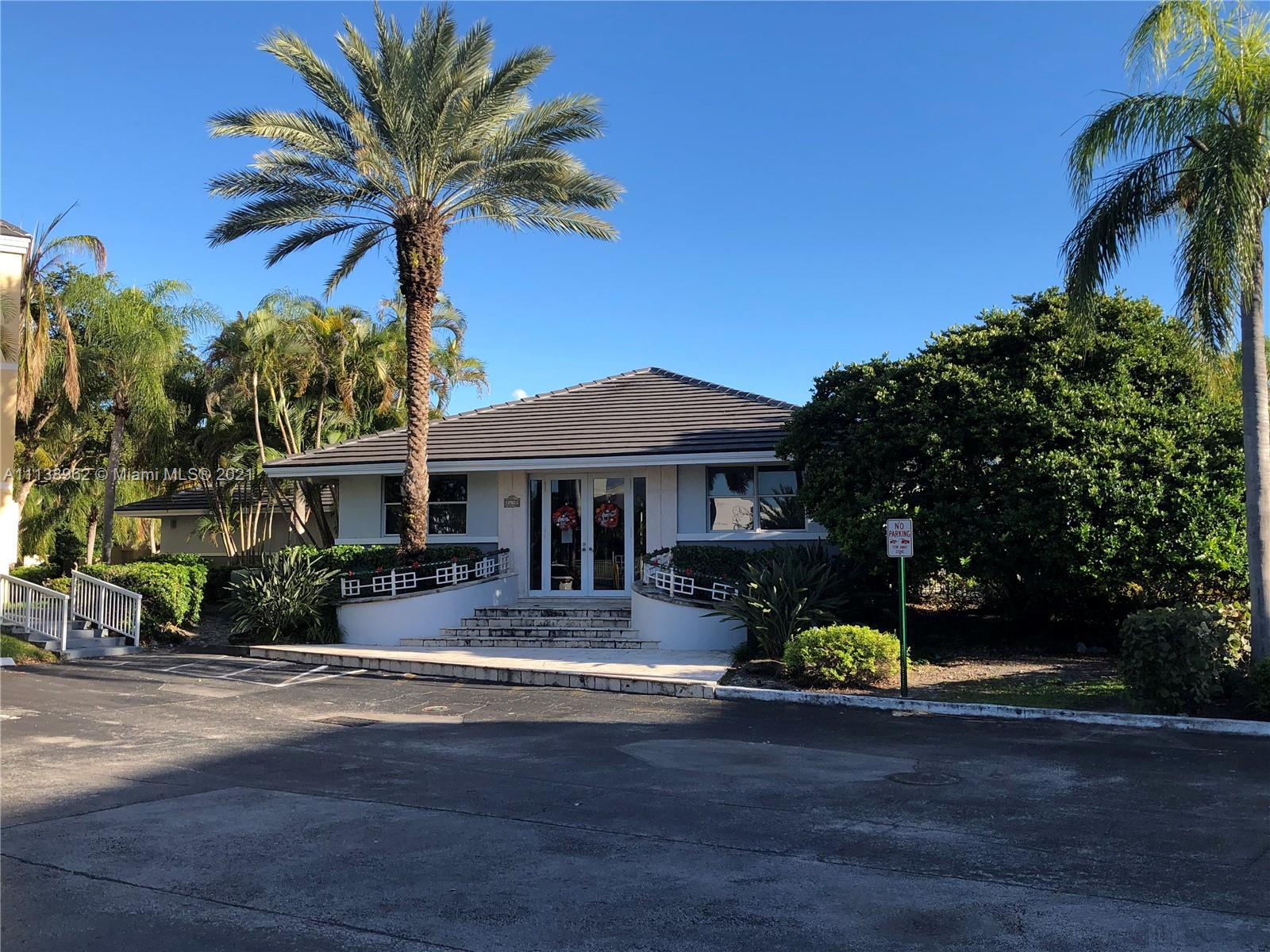 LE CLUB AT OLD CUTLER CON - Residential Lease