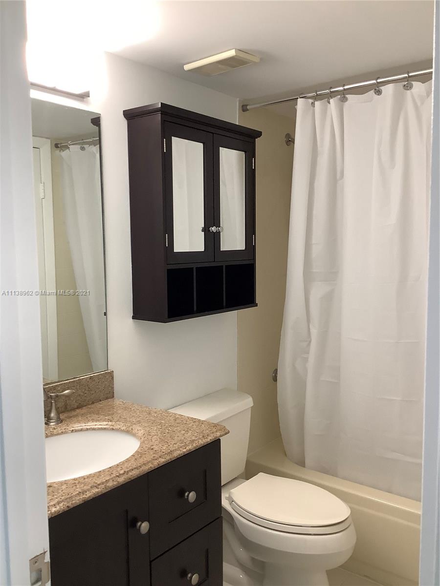 LE CLUB AT OLD CUTLER CON - Residential Lease