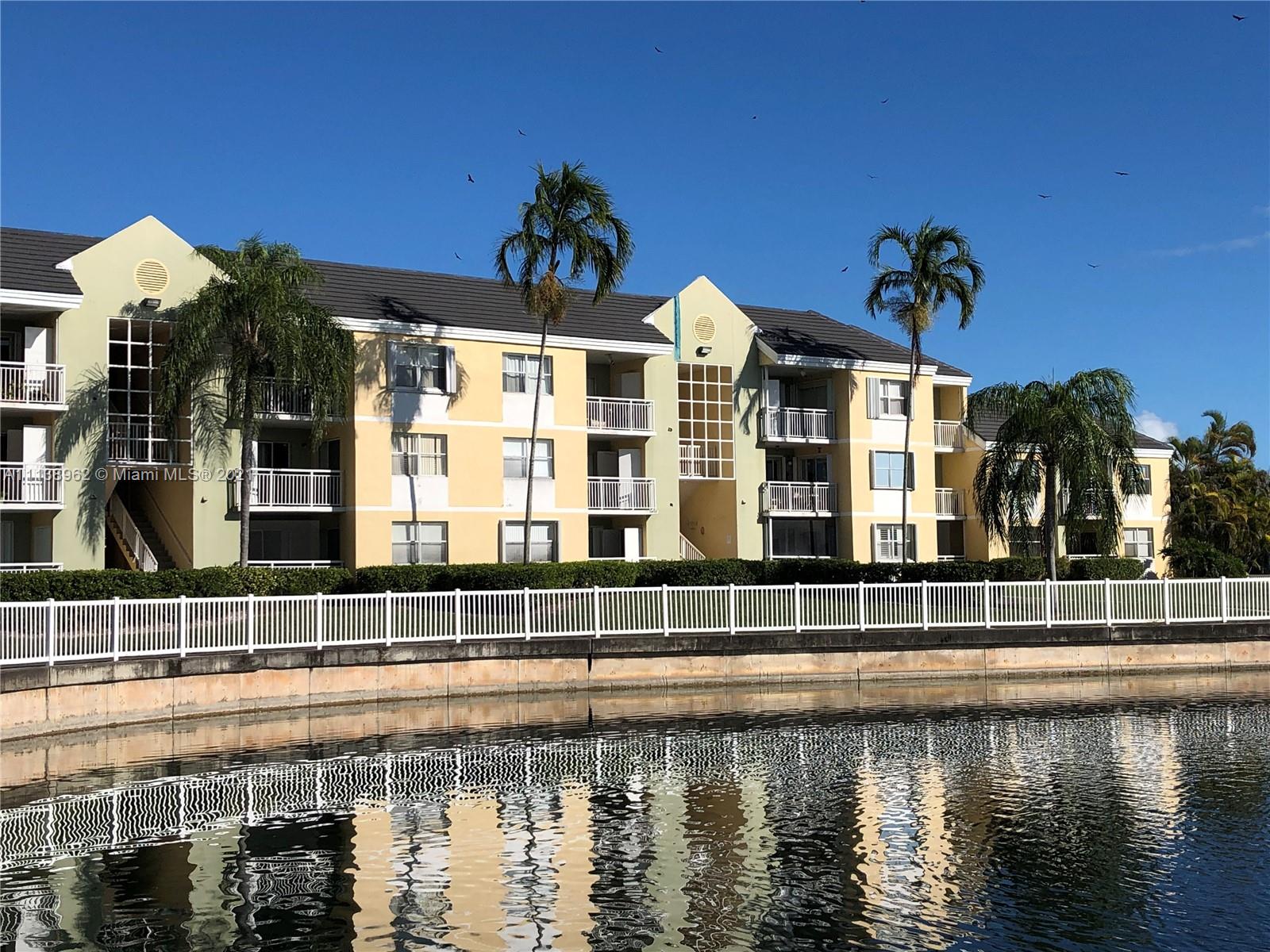 LE CLUB AT OLD CUTLER CON - Residential Lease