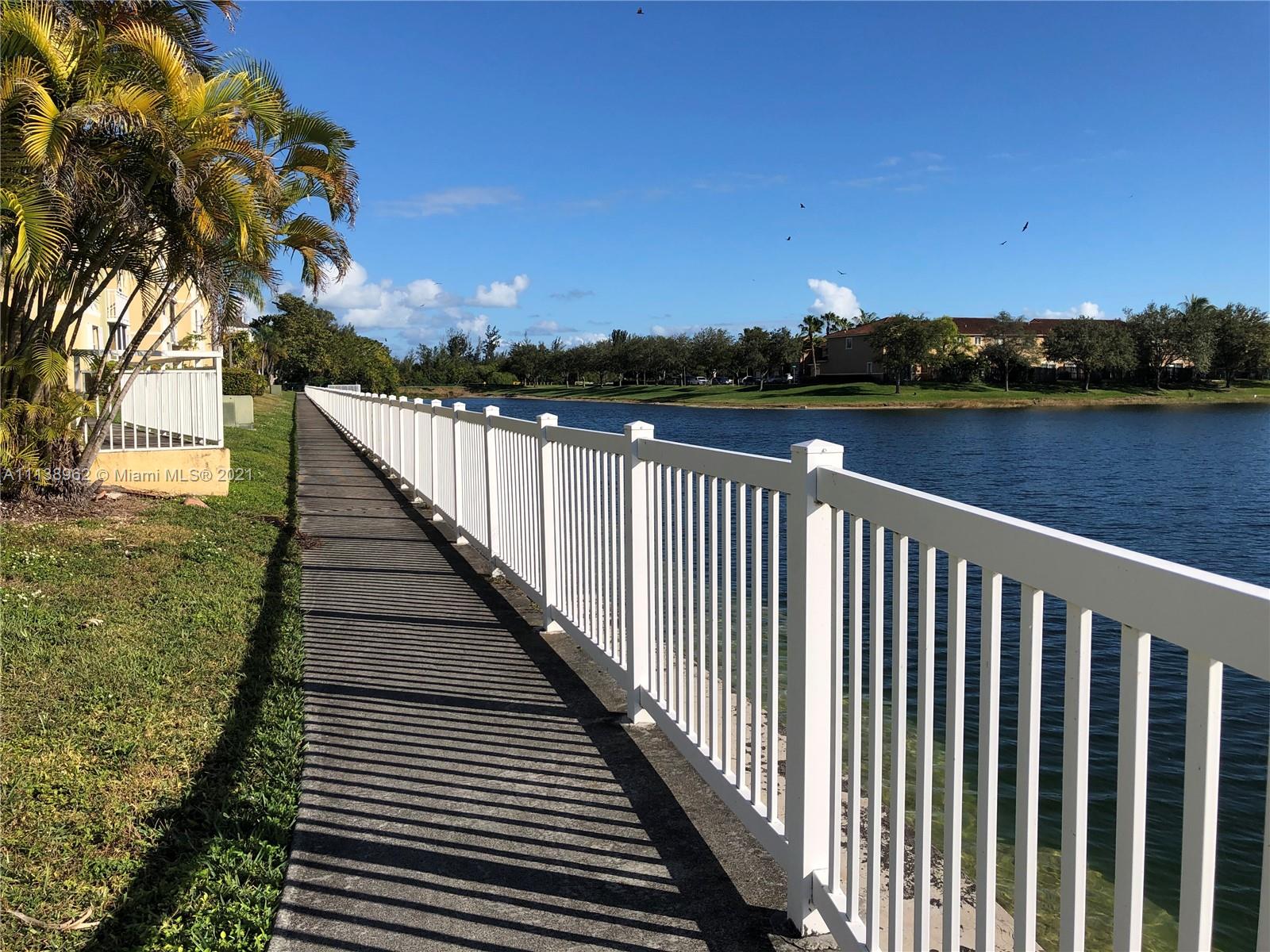 LE CLUB AT OLD CUTLER CON - Residential Lease