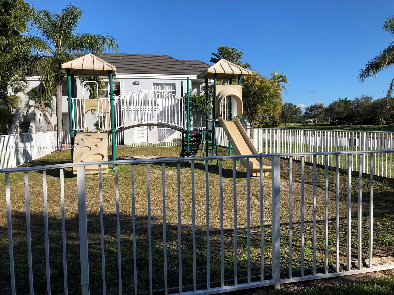 LE CLUB AT OLD CUTLER CON - Residential Lease