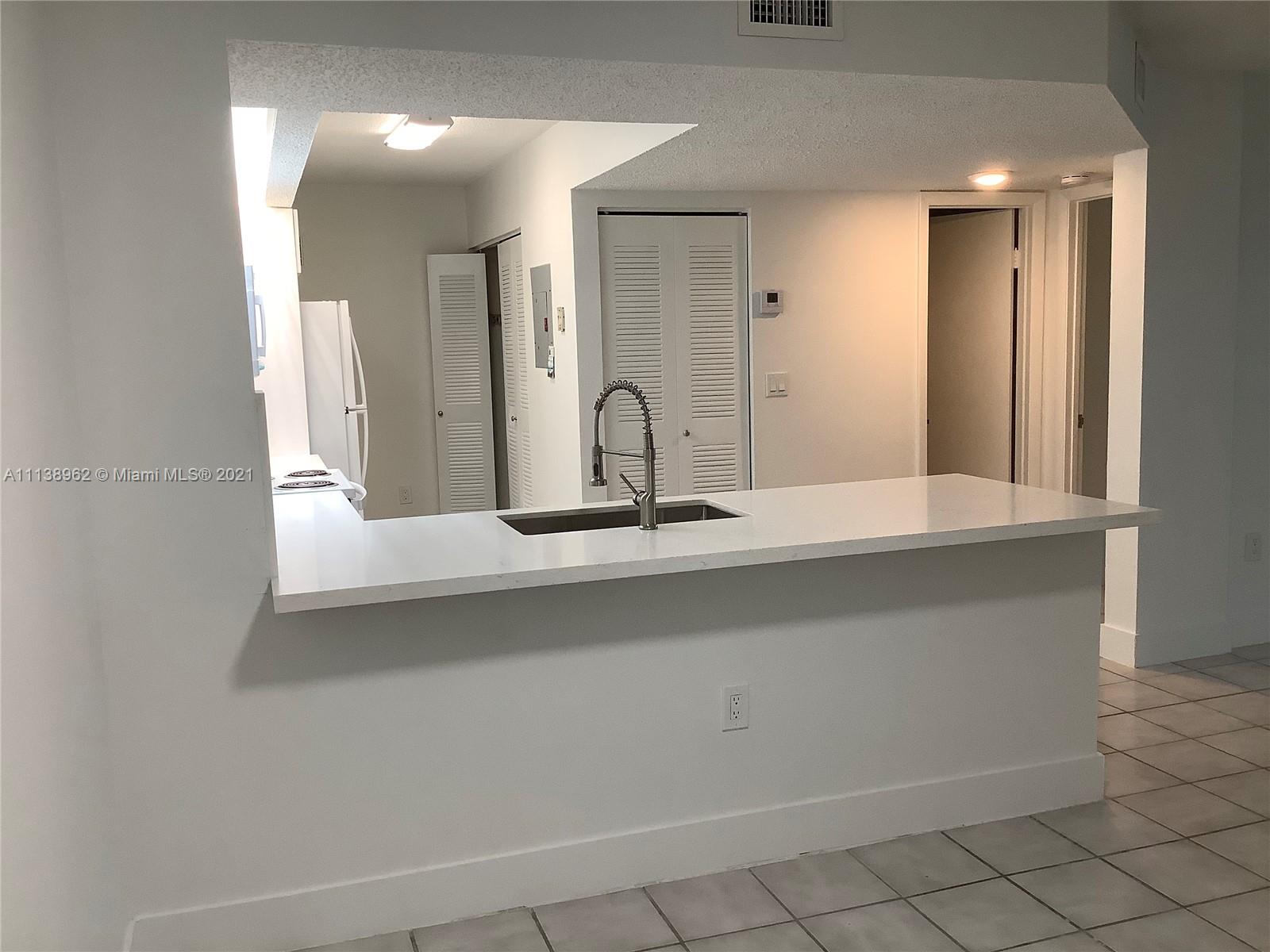 LE CLUB AT OLD CUTLER CON - Residential Lease