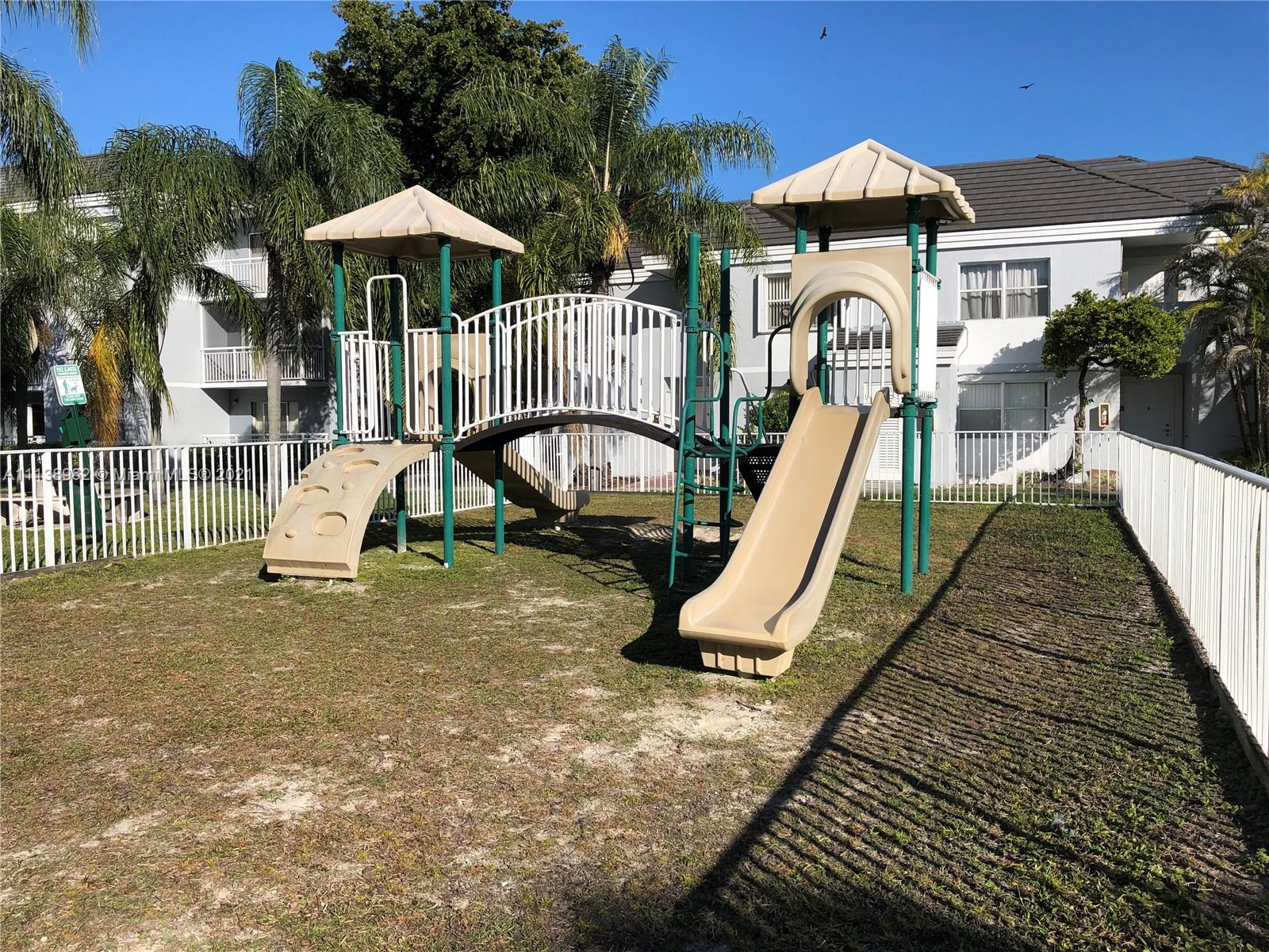 LE CLUB AT OLD CUTLER CON - Residential Lease