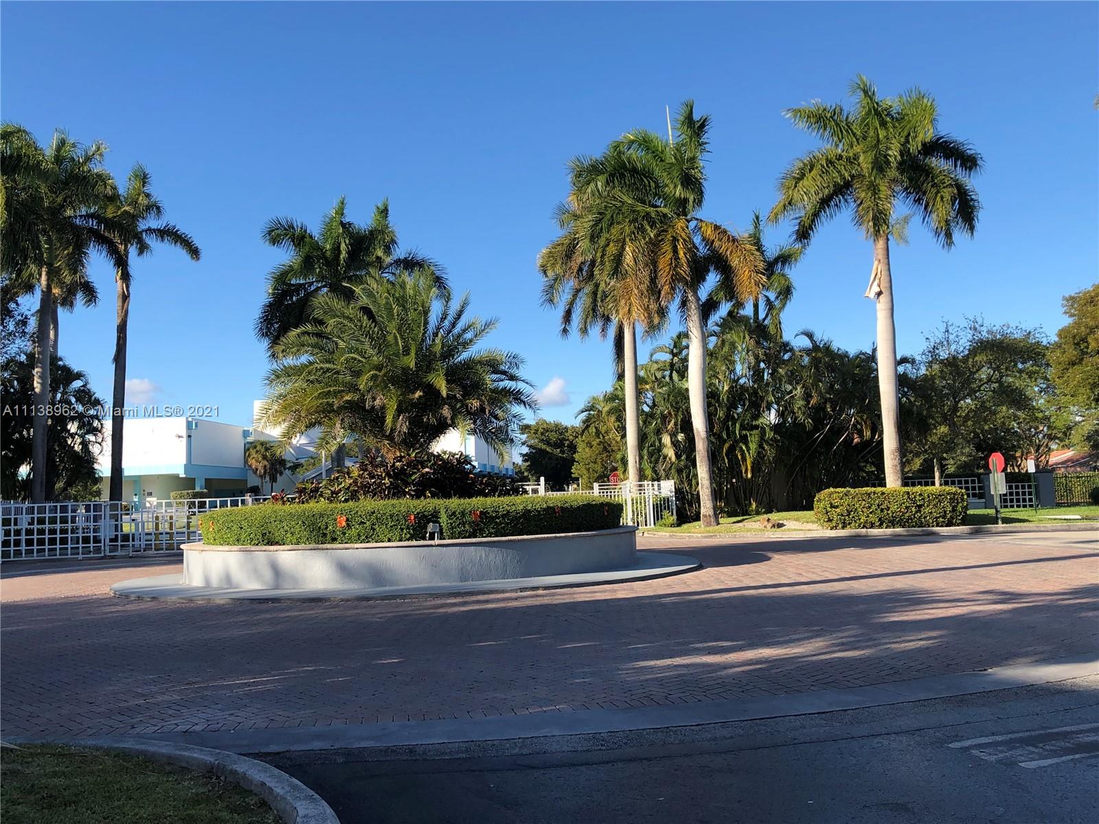 LE CLUB AT OLD CUTLER CON - Residential Lease