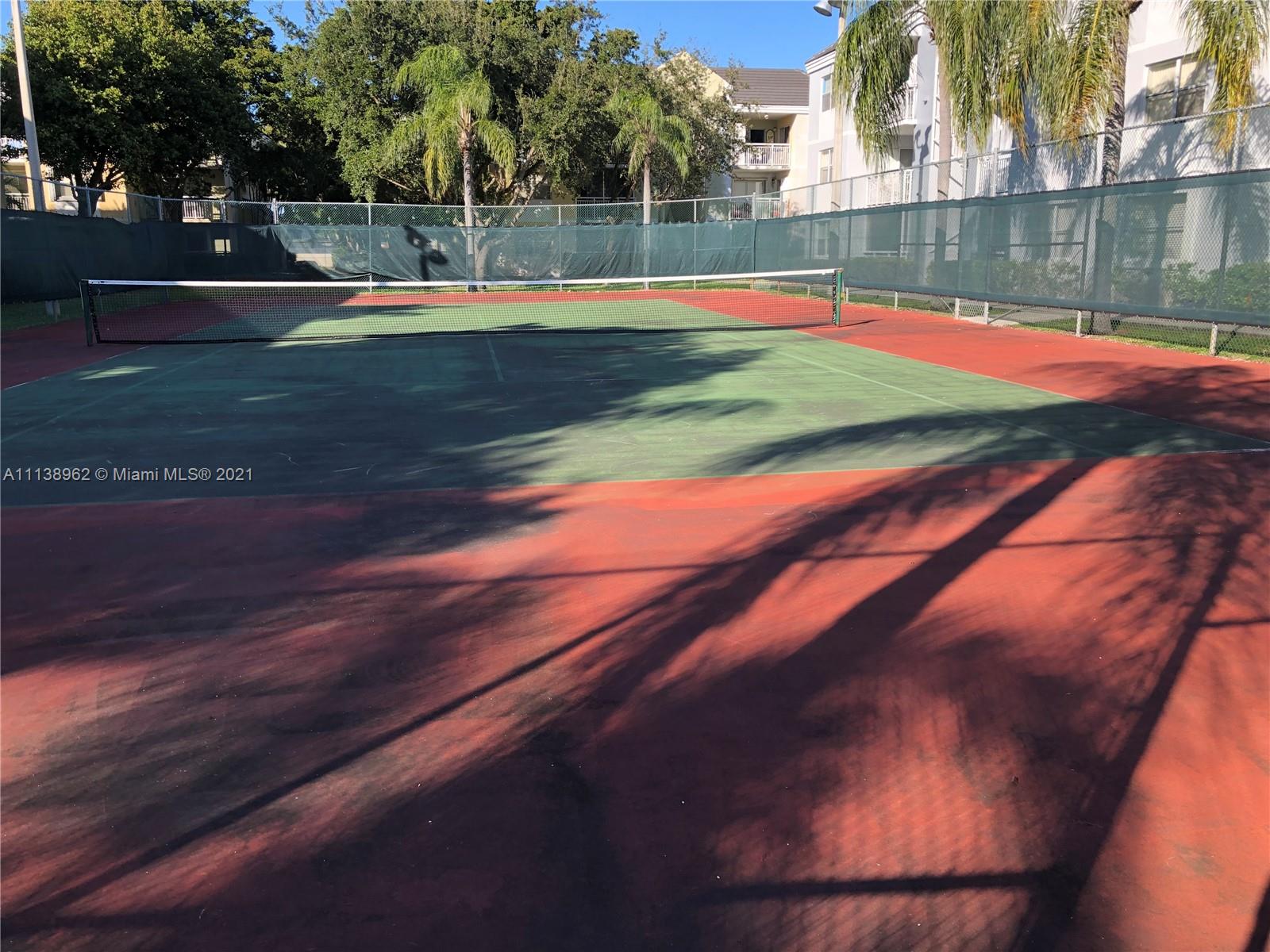 LE CLUB AT OLD CUTLER CON - Residential Lease