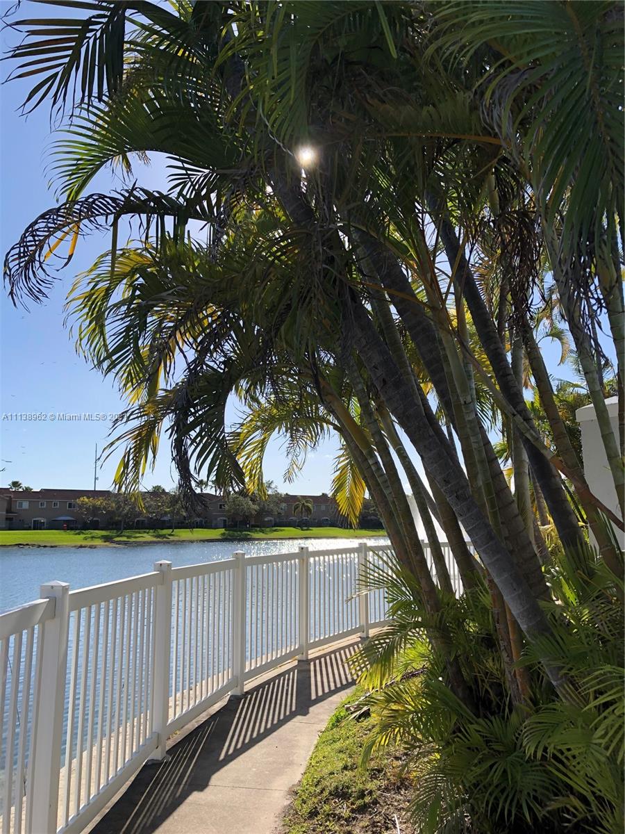 LE CLUB AT OLD CUTLER CON - Residential Lease