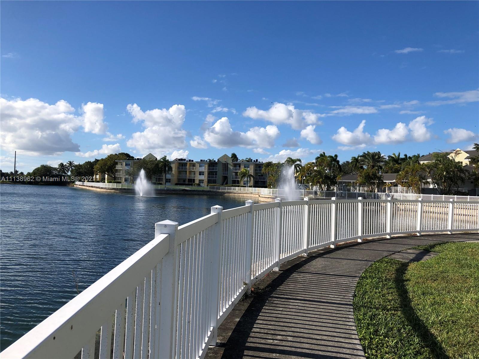 LE CLUB AT OLD CUTLER CON - Residential Lease