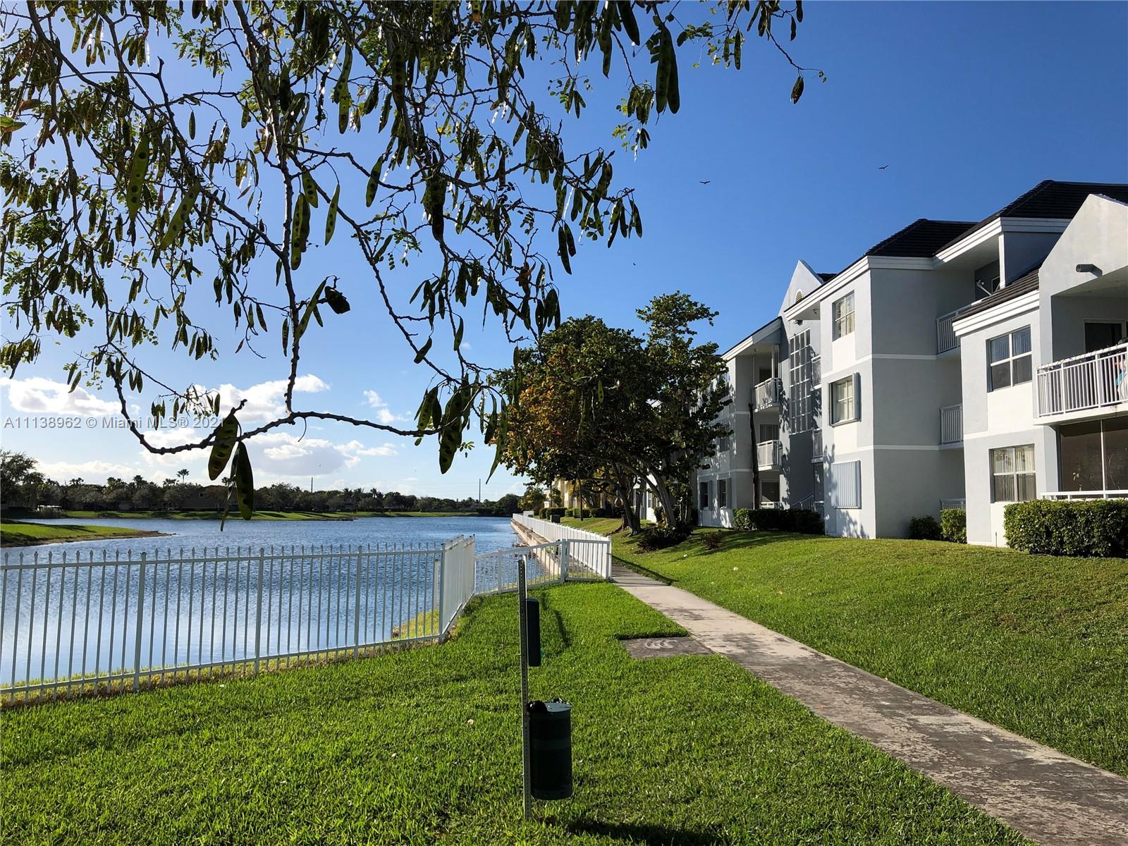 LE CLUB AT OLD CUTLER CON - Residential Lease