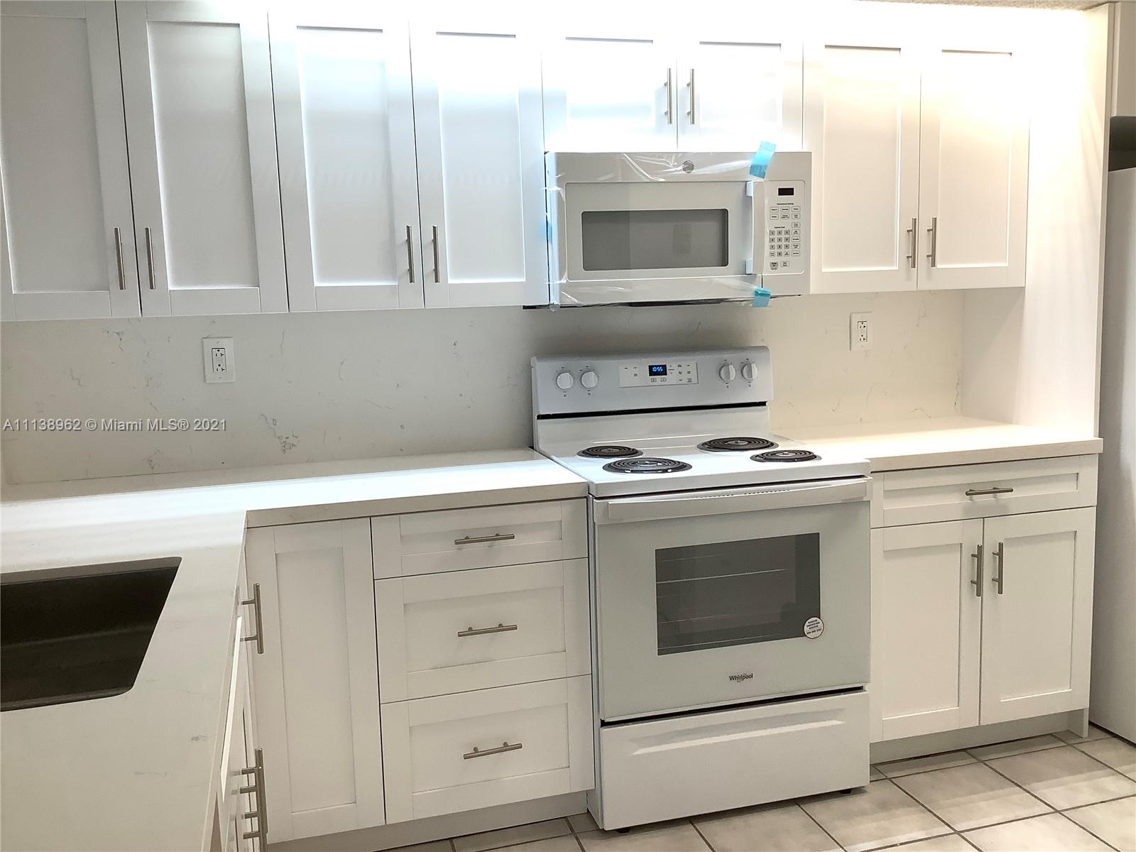 LE CLUB AT OLD CUTLER CON - Residential Lease