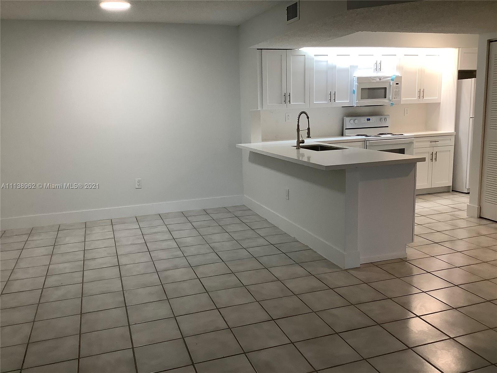 LE CLUB AT OLD CUTLER CON - Residential Lease