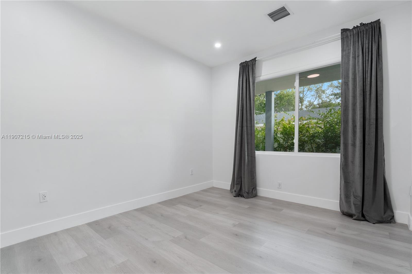 HOLLYWOOD BEACH GARDENS - Residential Lease