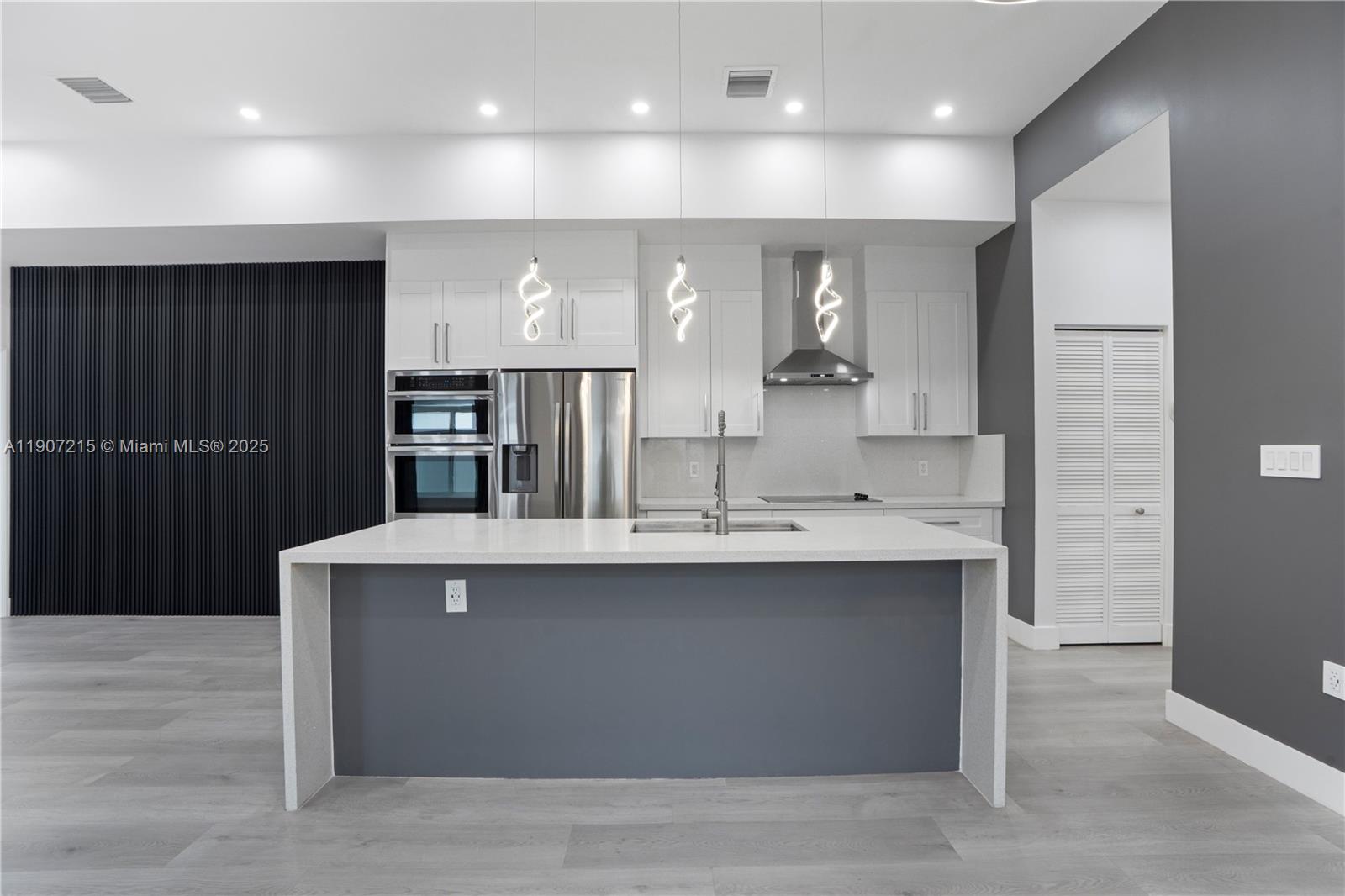 HOLLYWOOD BEACH GARDENS - Residential Lease