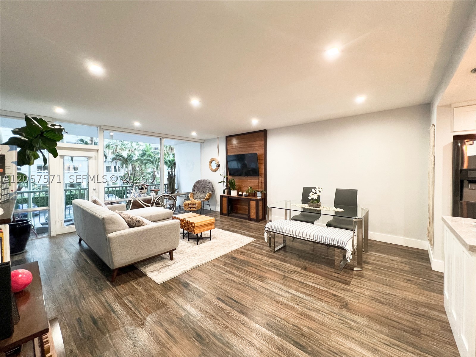 BRICKELL BAY TOWER CONDO - Residential