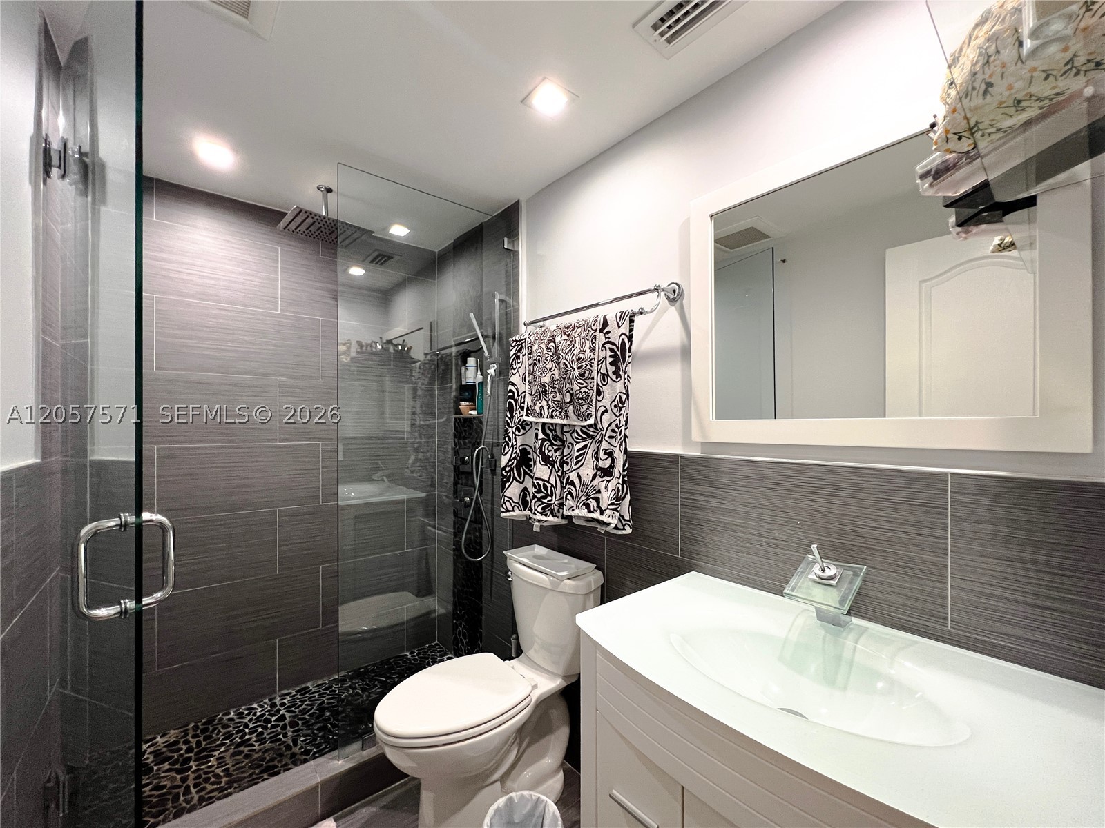 BRICKELL BAY TOWER CONDO - Residential