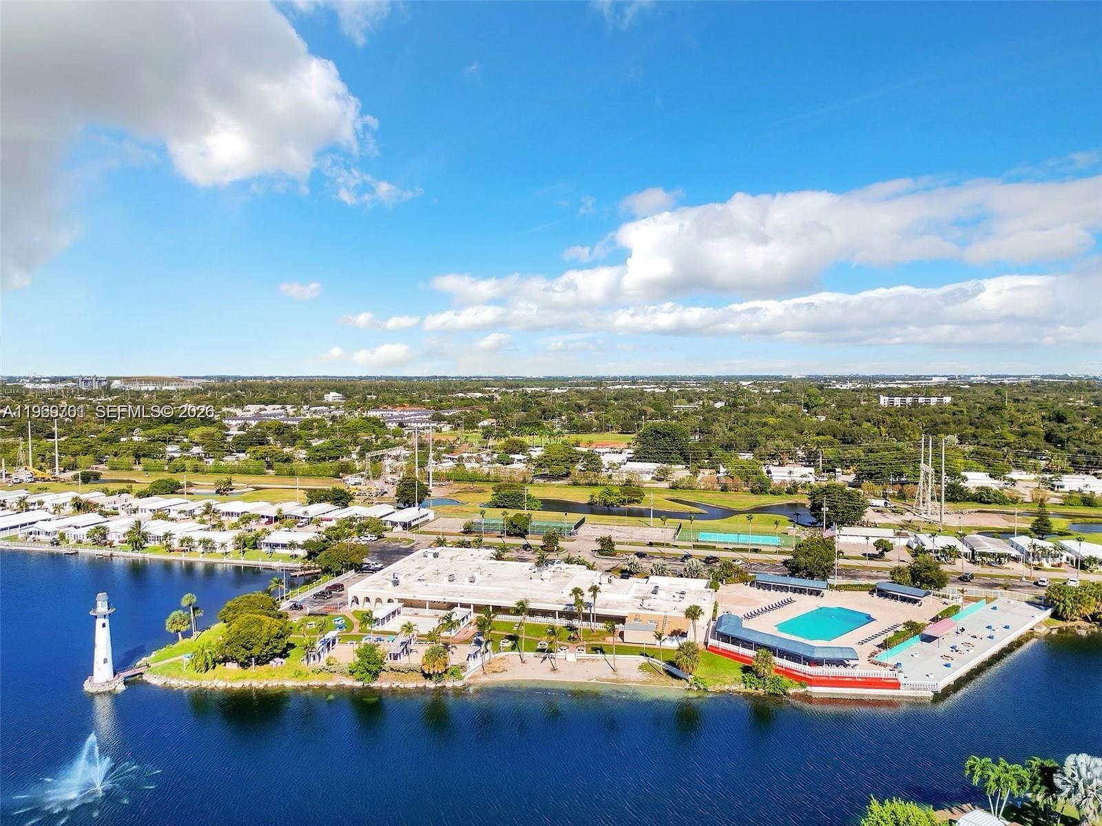 RAVENSWOOD ESTATES & MARI - Residential