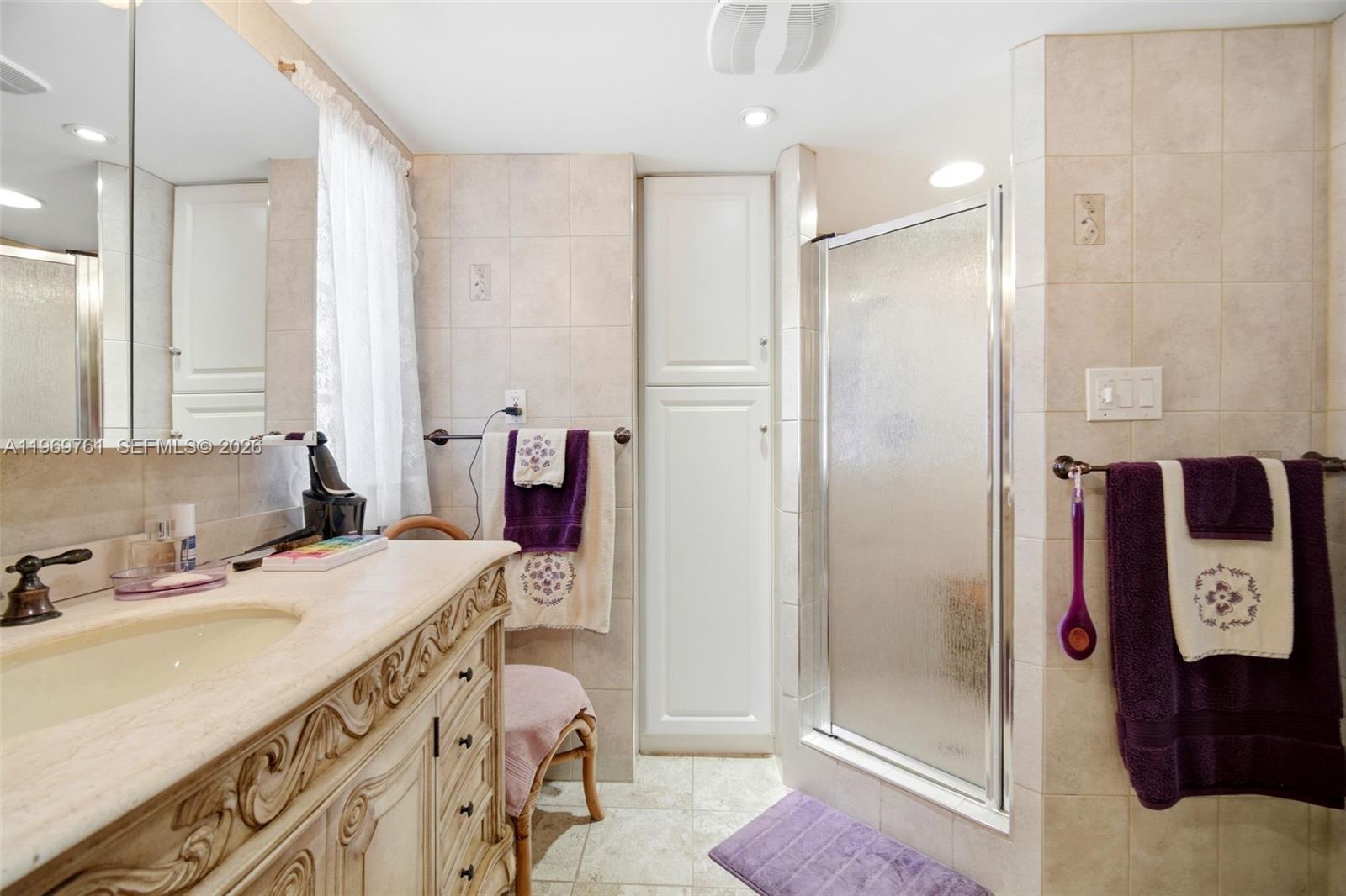 RAVENSWOOD ESTATES & MARI - Residential